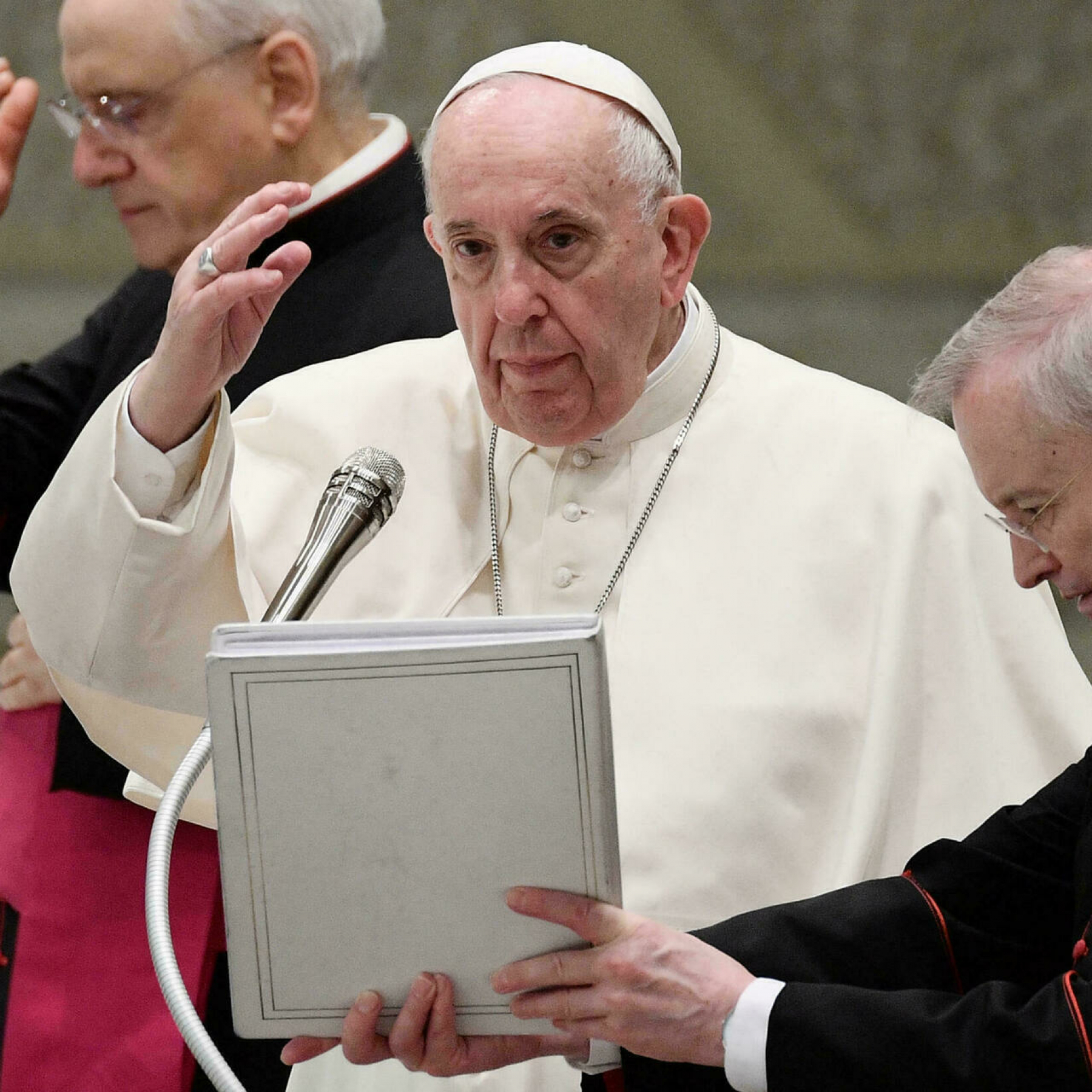 Pope Francis Urbi et Orbi address: World ignoring huge tragedies
