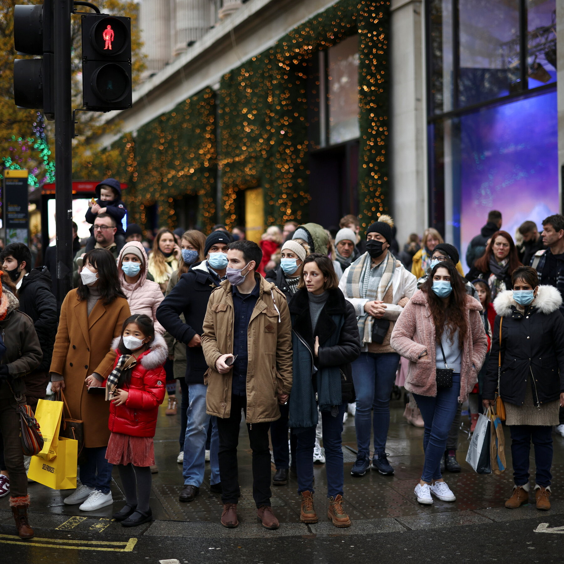 Omicron spreads global gloom over New Years celebrations