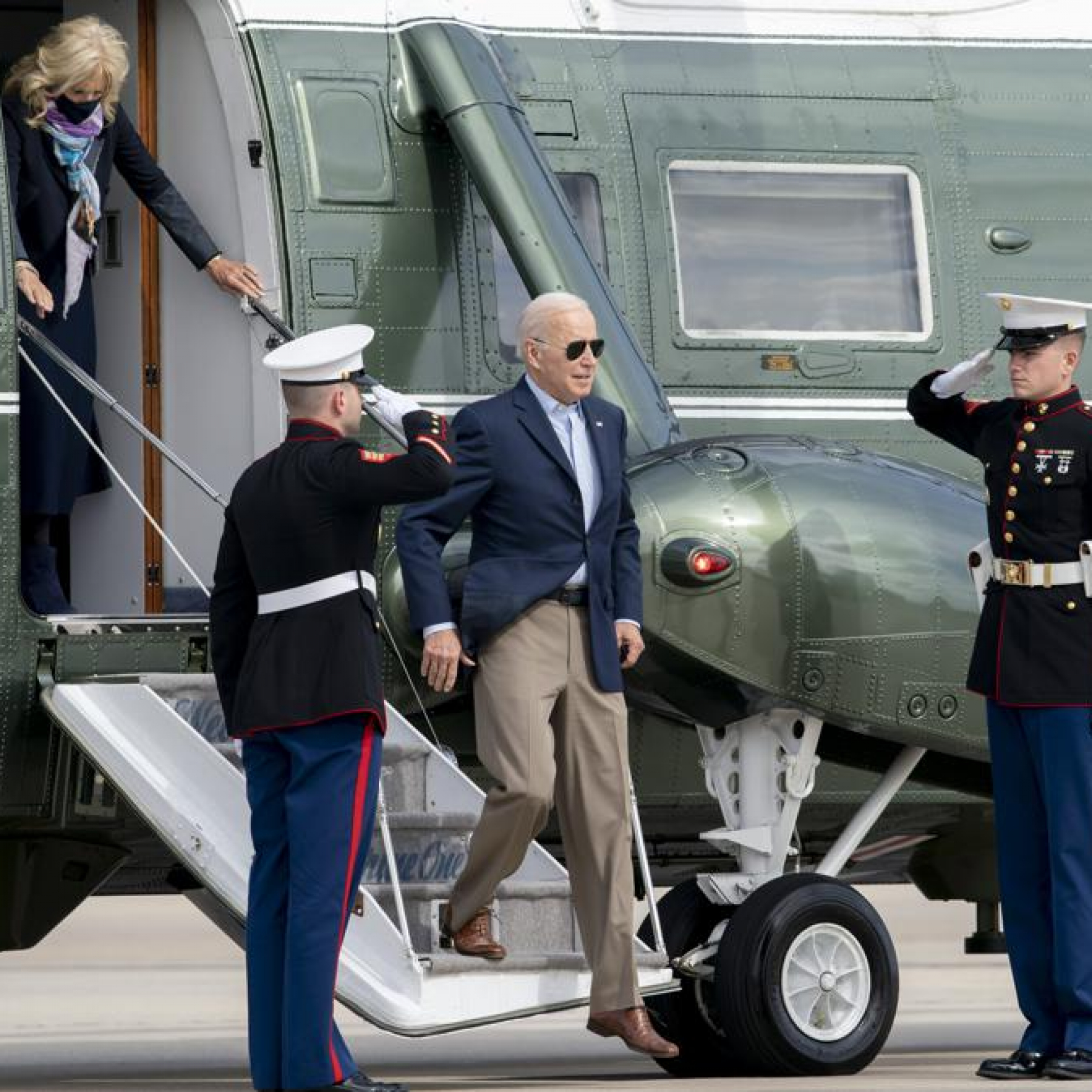 Biden meets Ukraine leader in long-sought Oval Office visit