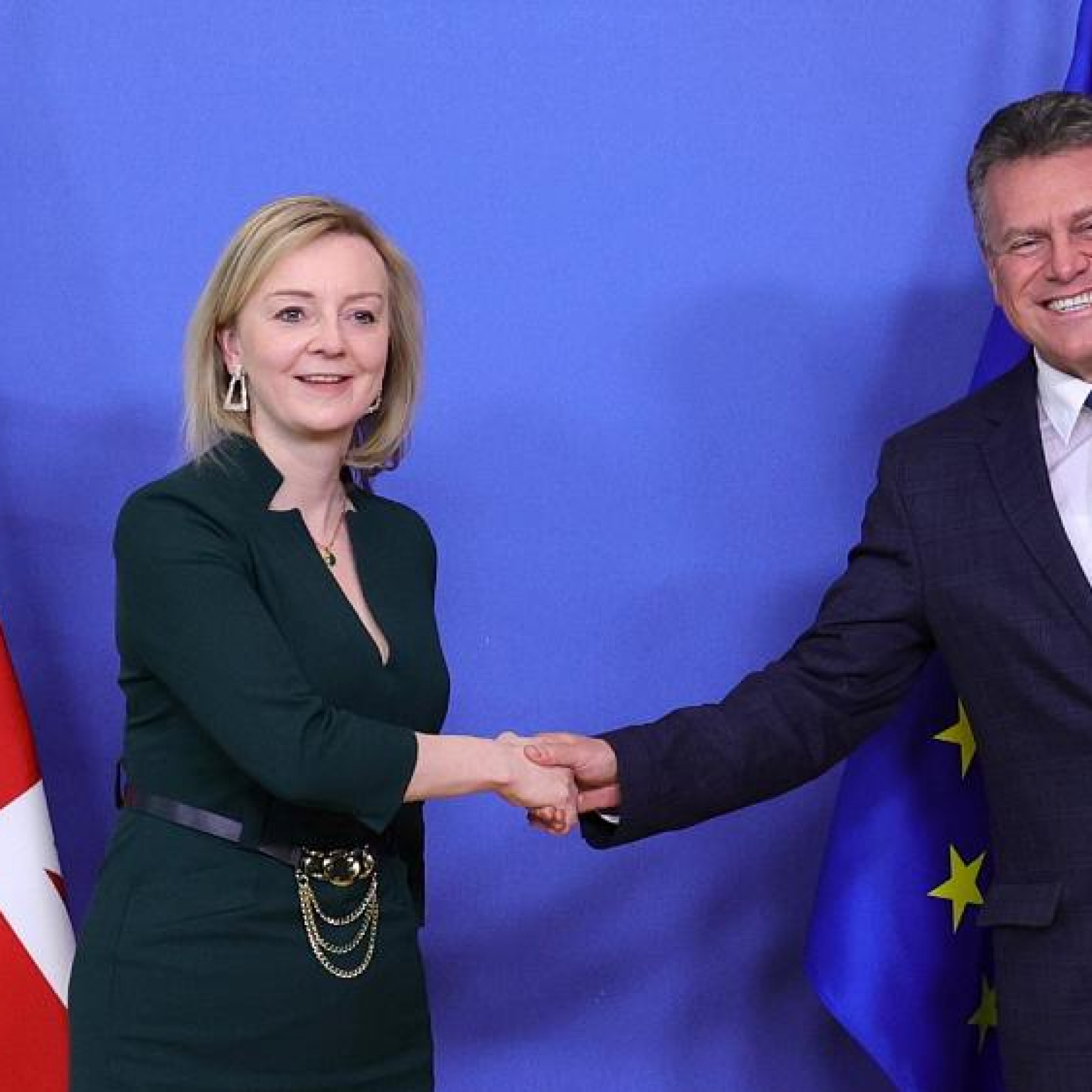 UK publishes controversial legislation to change Brexit treaty