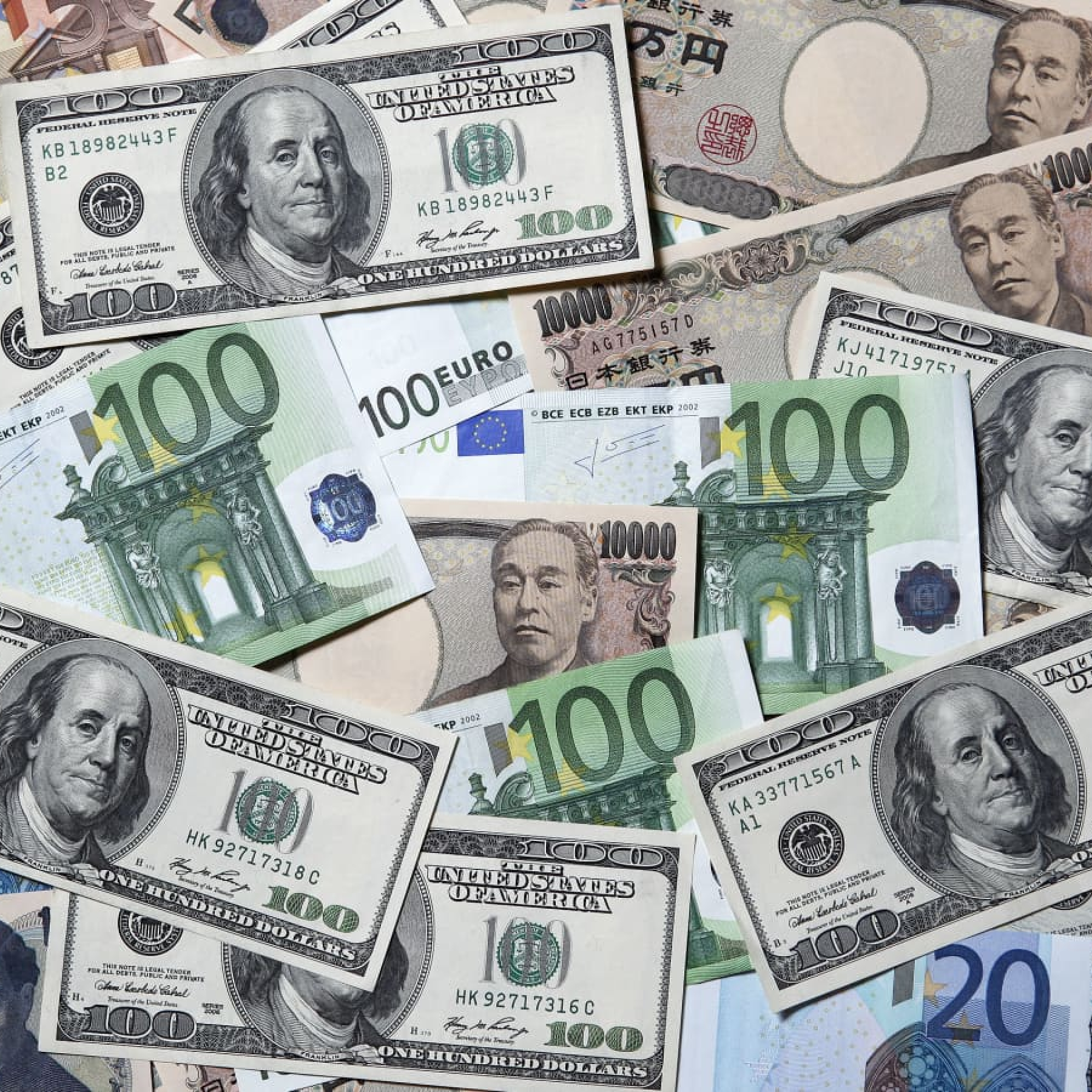 Euro inches higher ahead of expected reduction in ECBs bond buying