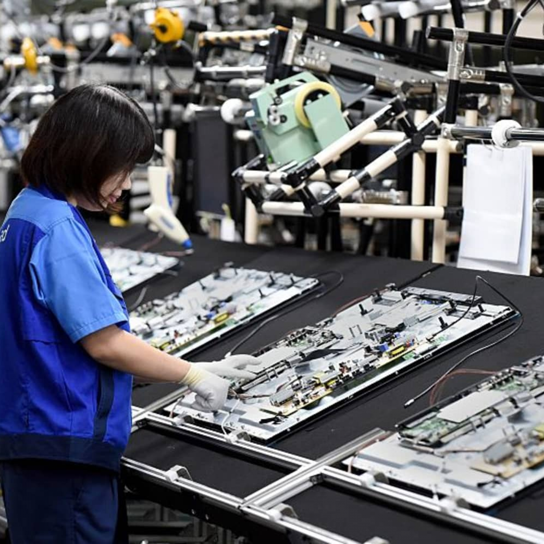 China Jan factory activity growth slows demand wanes as Covid surges
