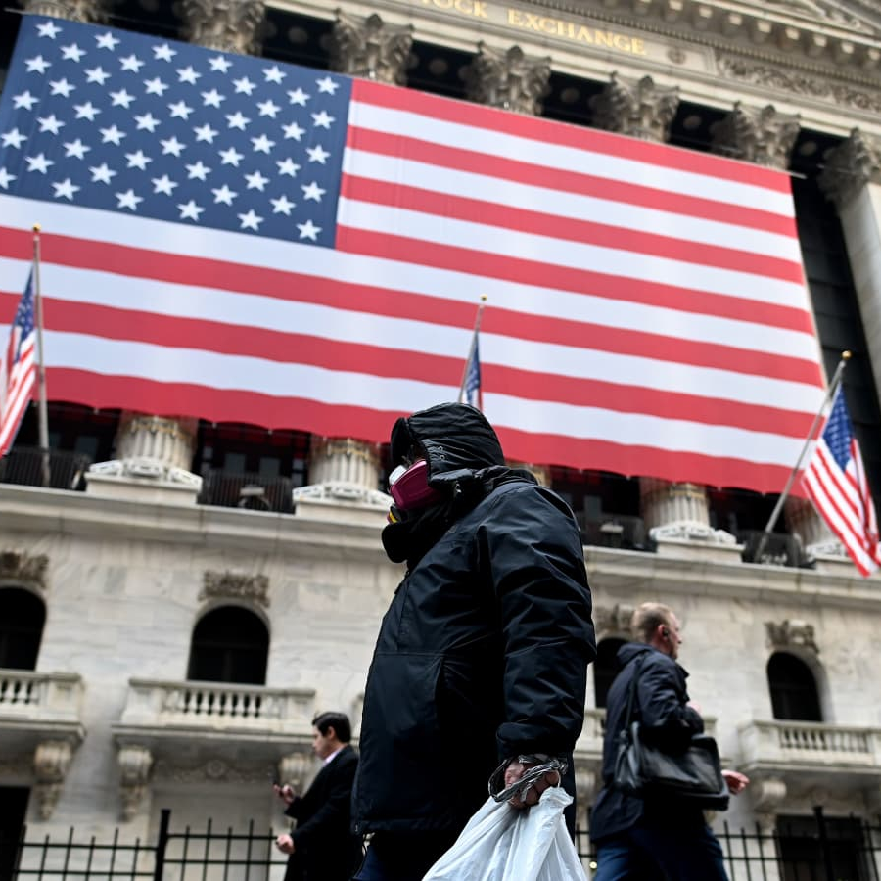 Stock futures edge lower ahead of a big week of economic data