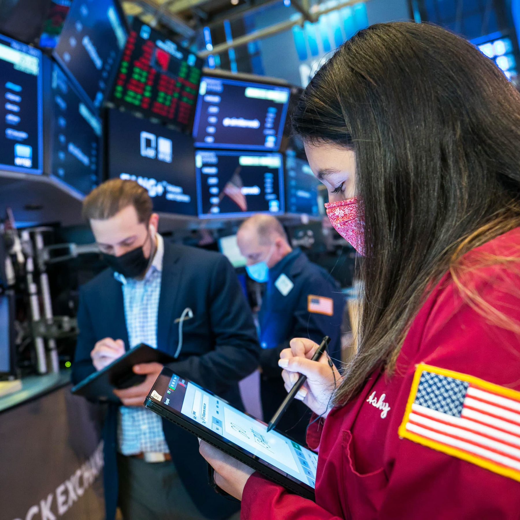 Stock Futures Rise Slightly After Sell-Off On Wall Street More Bank Earnings Ahead