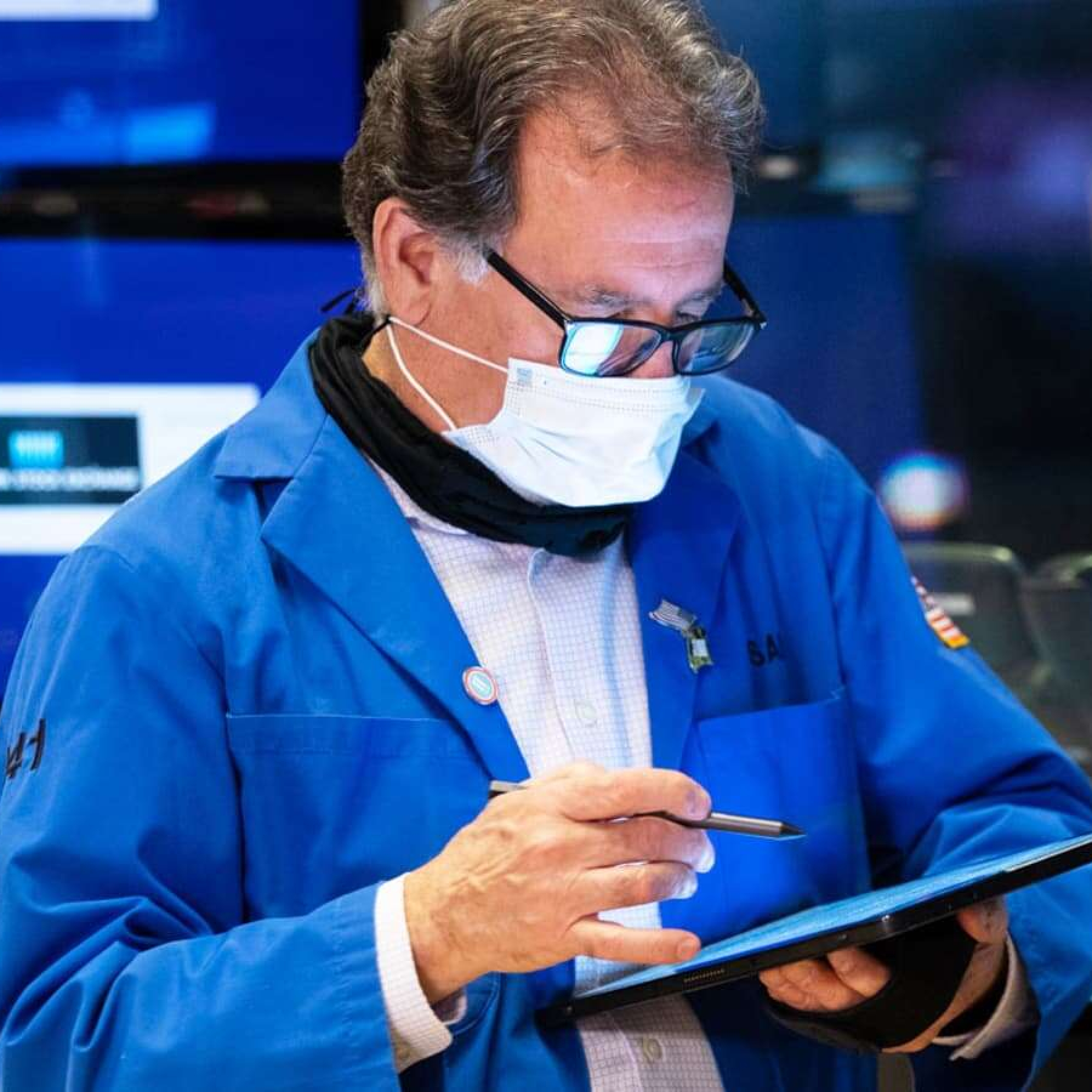 Stock futures tumble after volatile session