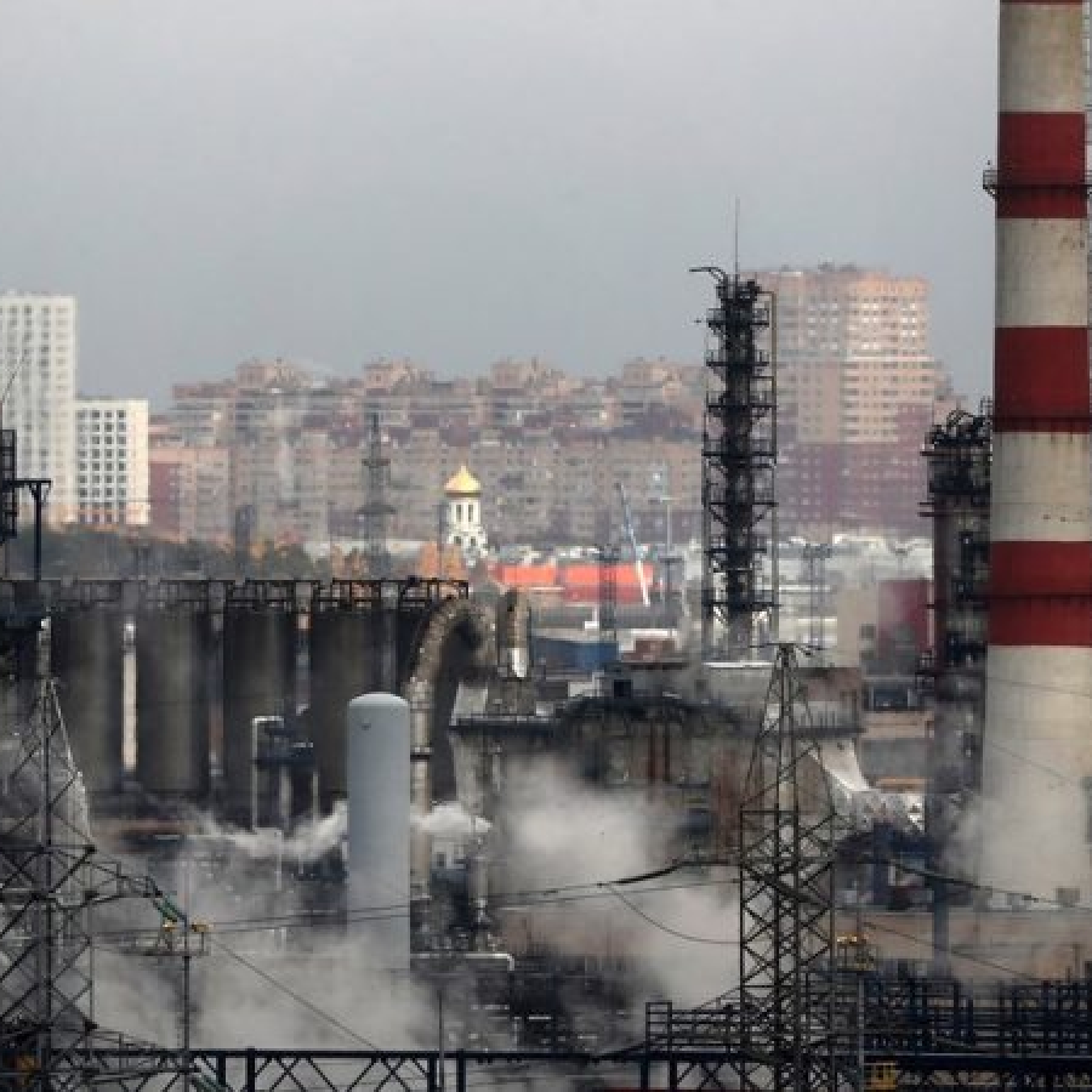 Russian crude looms