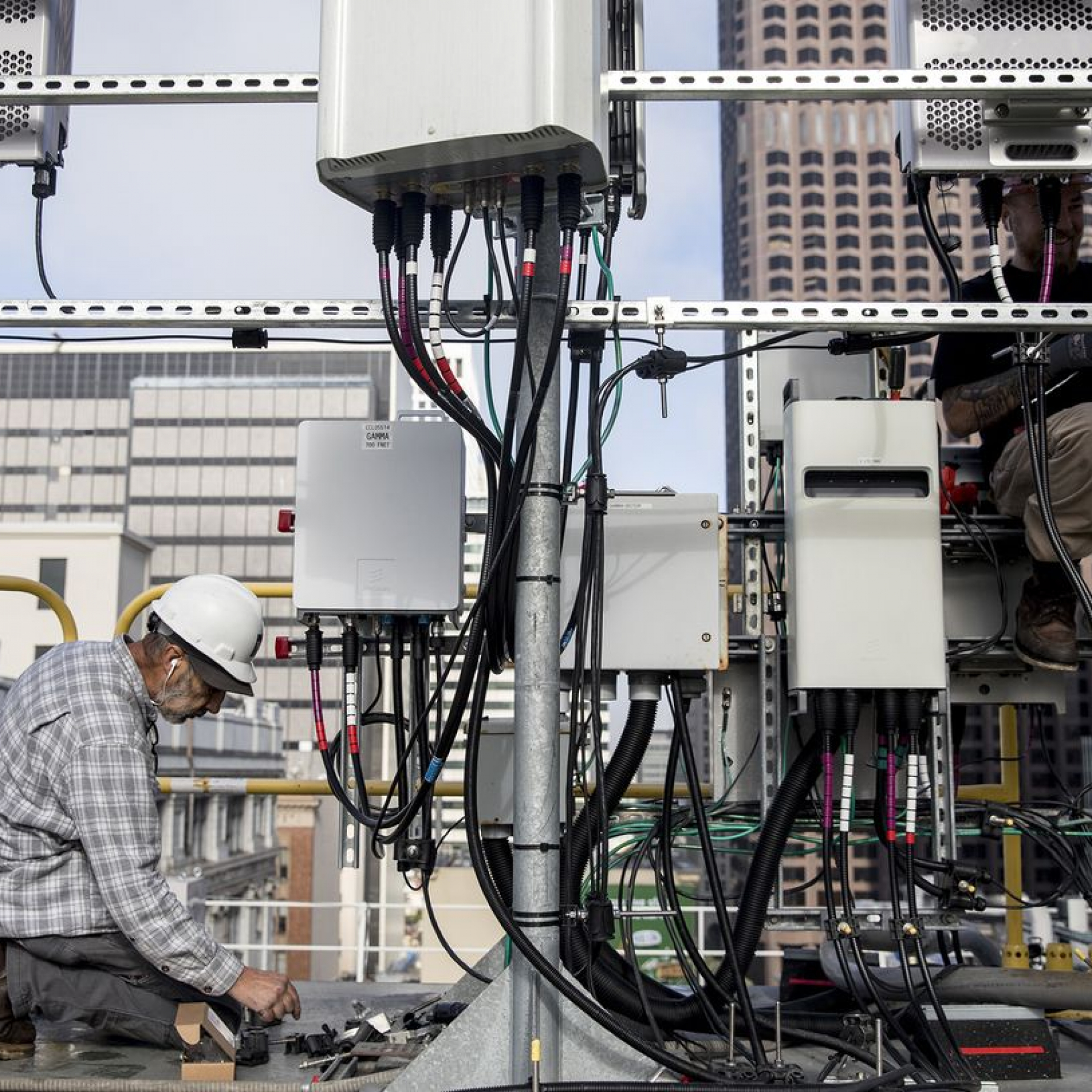 AT&T Verizon Pause Some New 5G After Airlines Raise Alarm