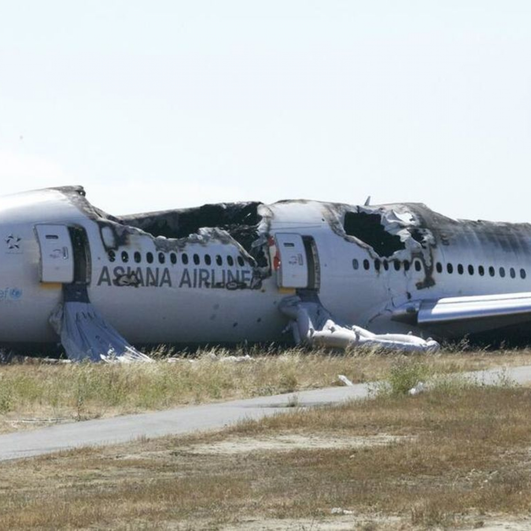  The Latam Airlines plane caught fire after crashing into a truck on the runway