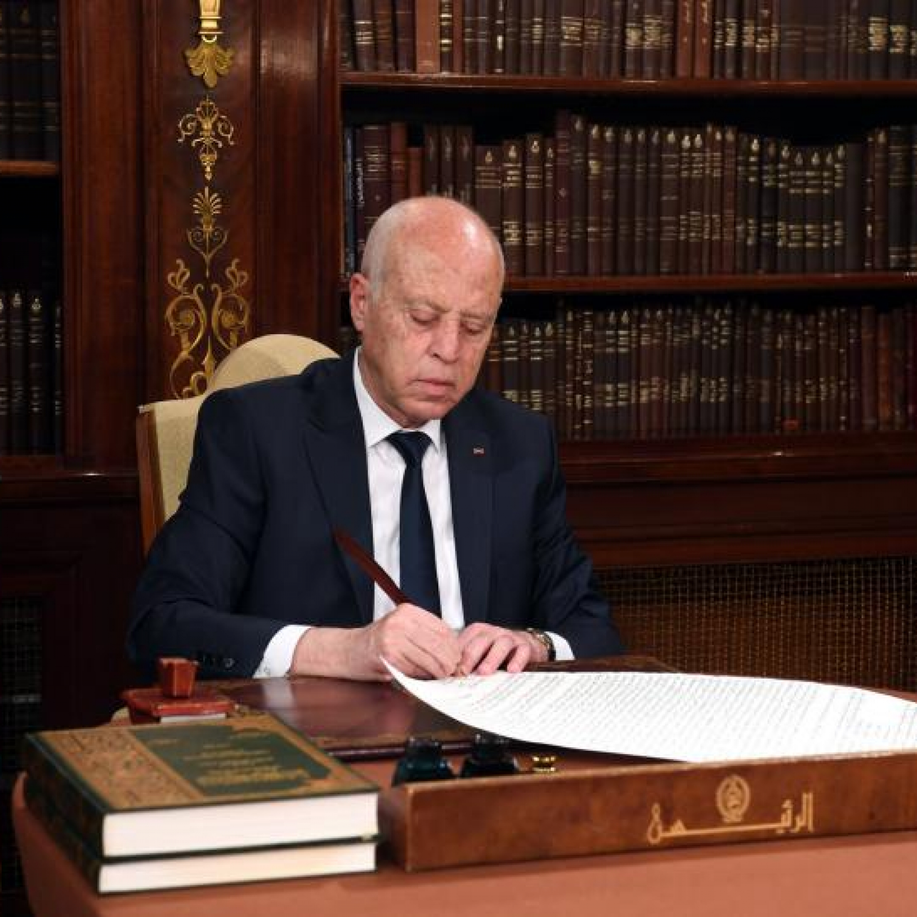 Tunisias president says constitution should be amended
