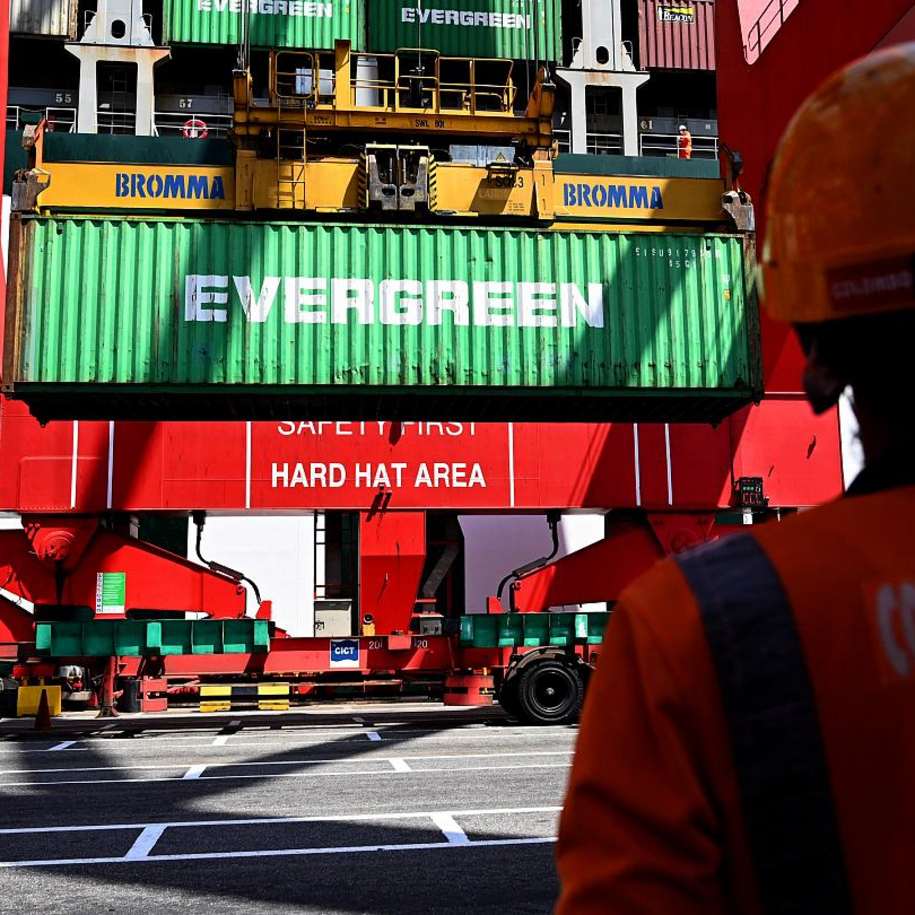 Sri Lanka ships tonnes of illegal waste back to the UK
