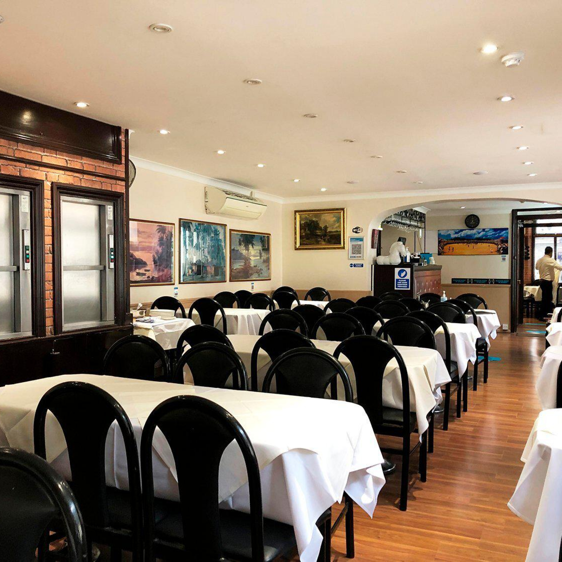 Beijing reopens restaurants as new COVID-19 cases drop