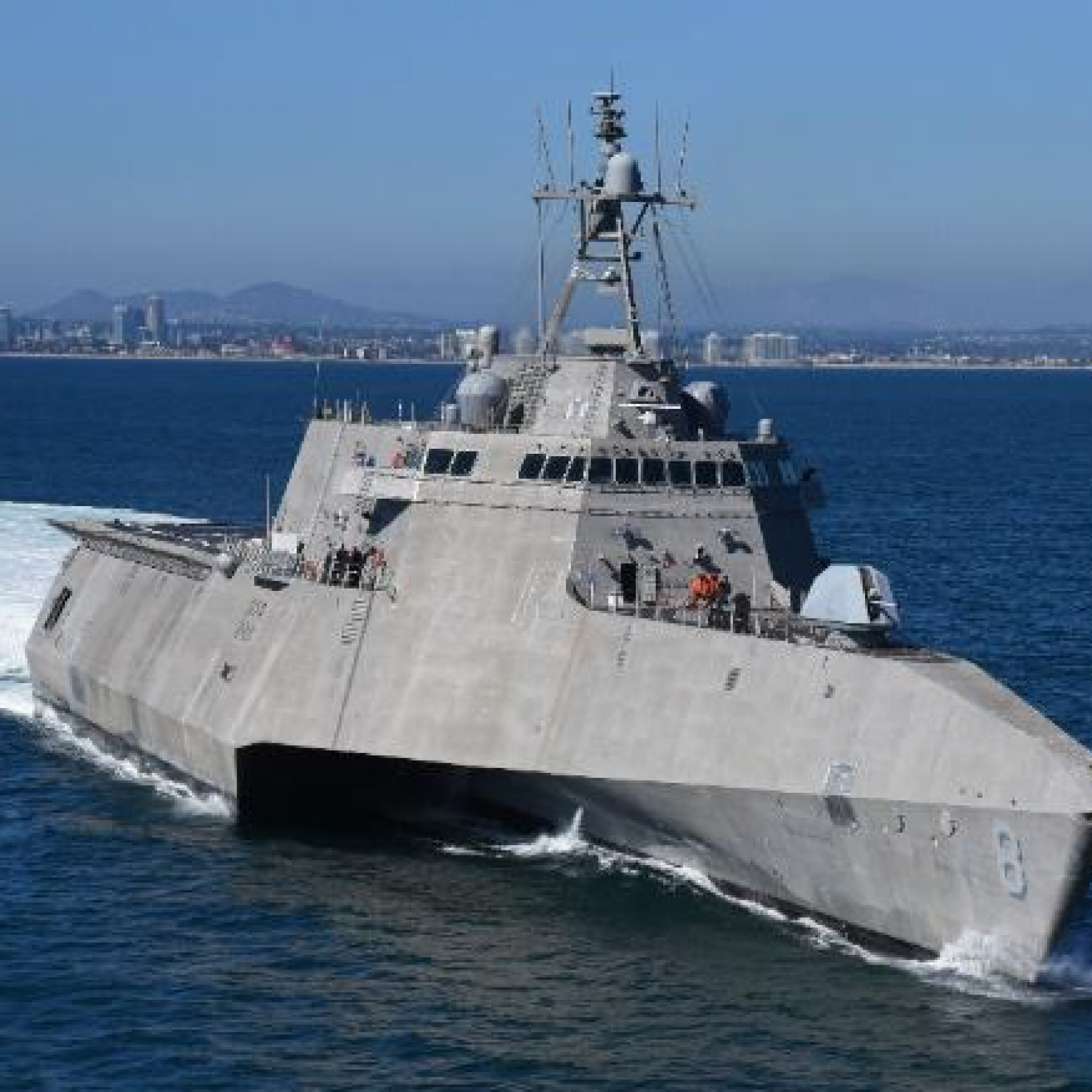 In the turbulent South China Sea the US Navy bets on a troubled warship