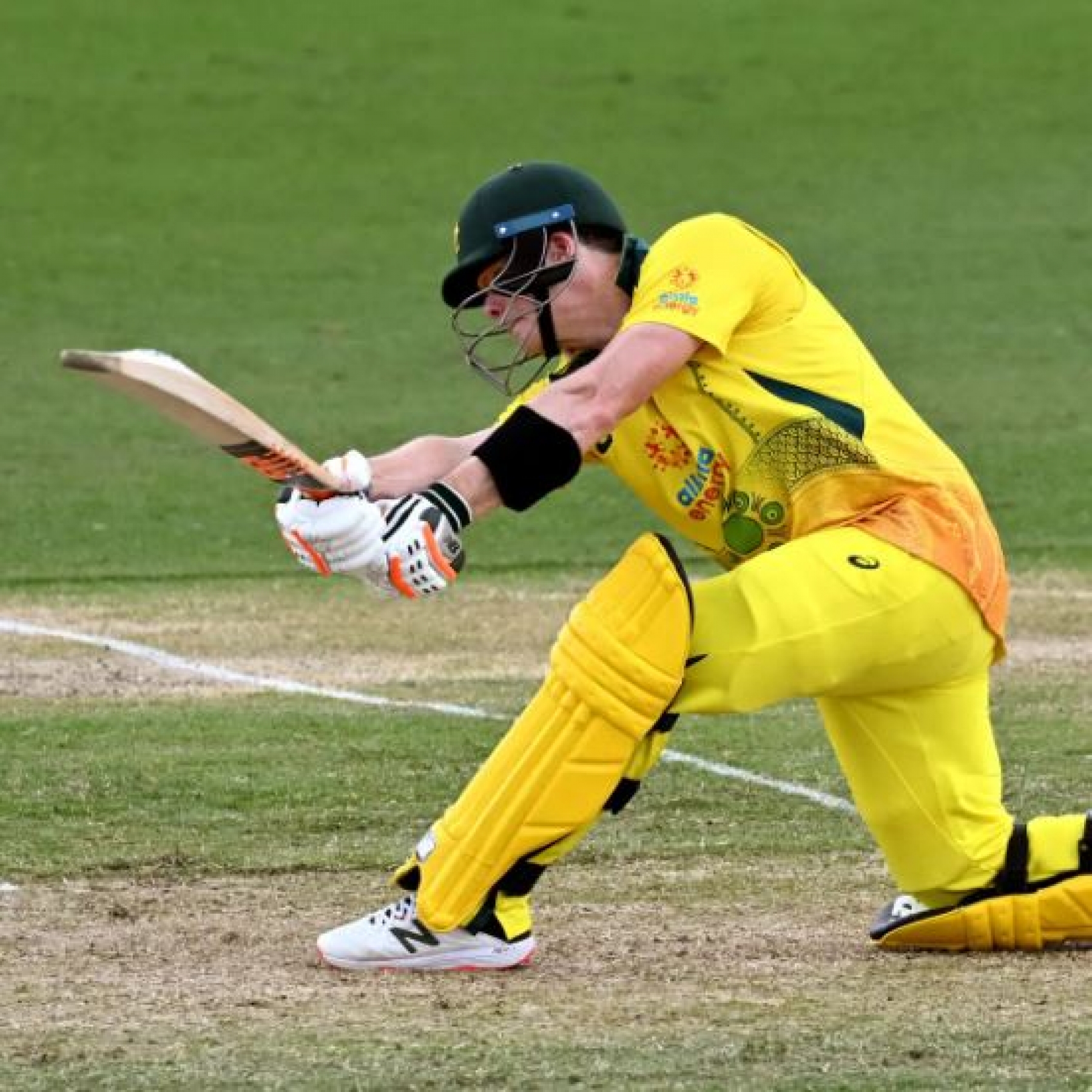 Australia crush Zimbabwe in second ODI to secure series victory