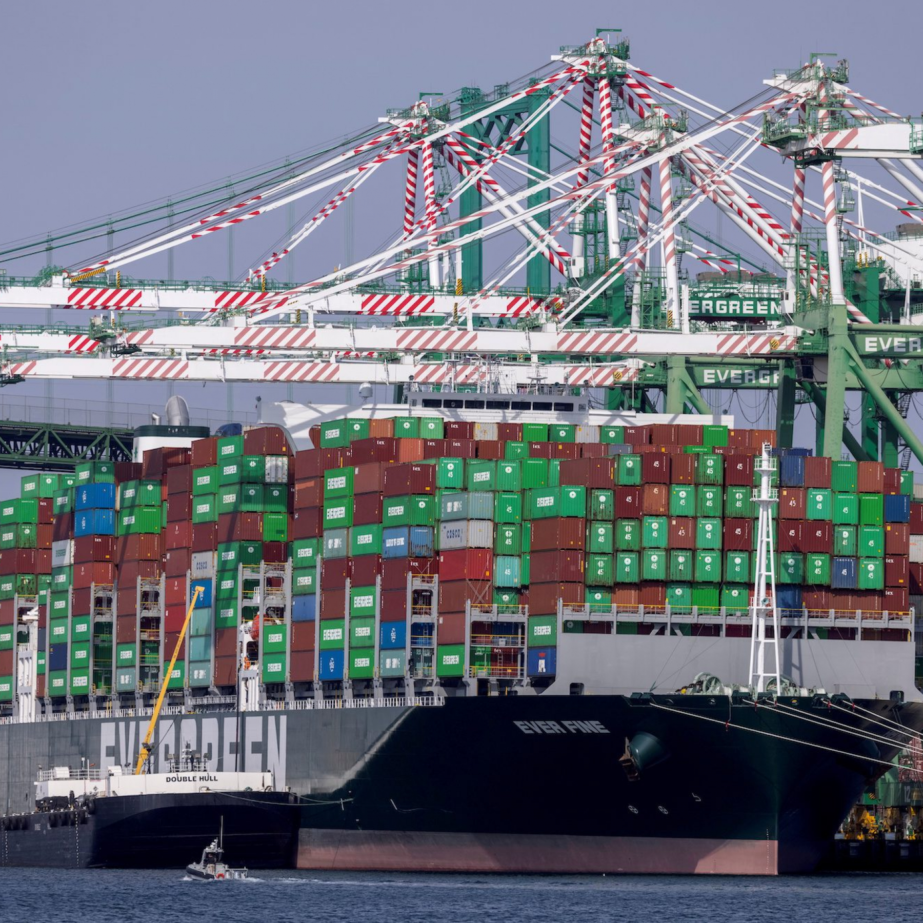 West Coast dockworkers still talking after contract expires