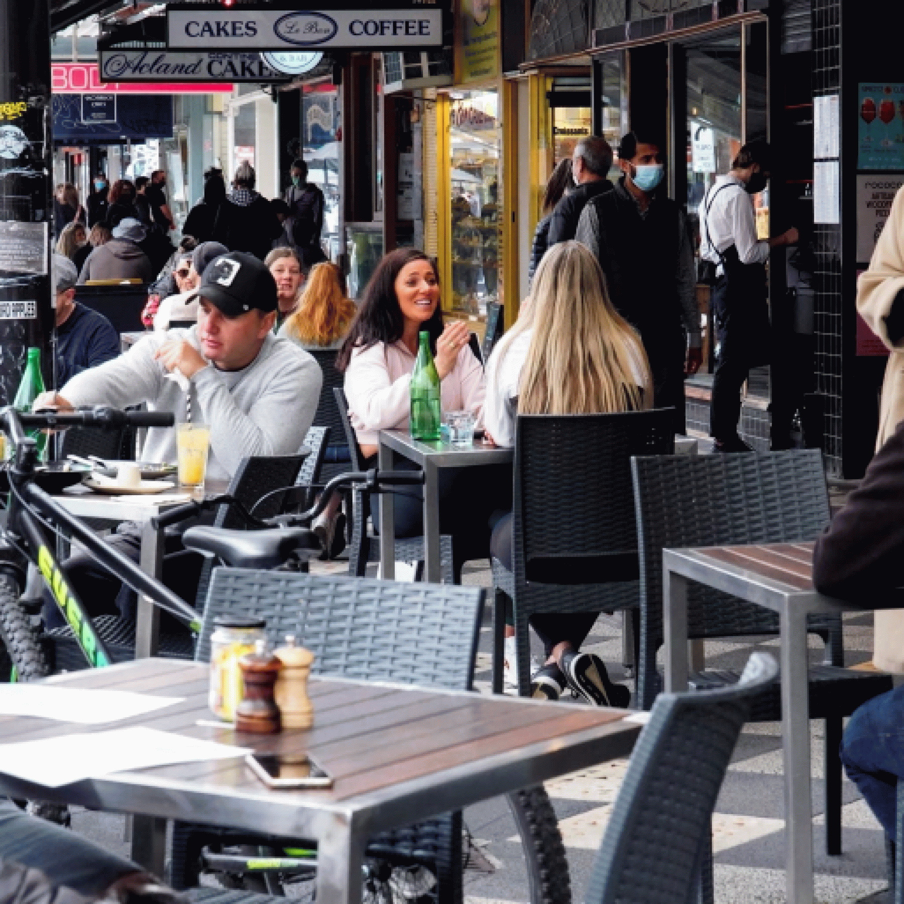 Omicron surge threatens Australia’s economic recovery