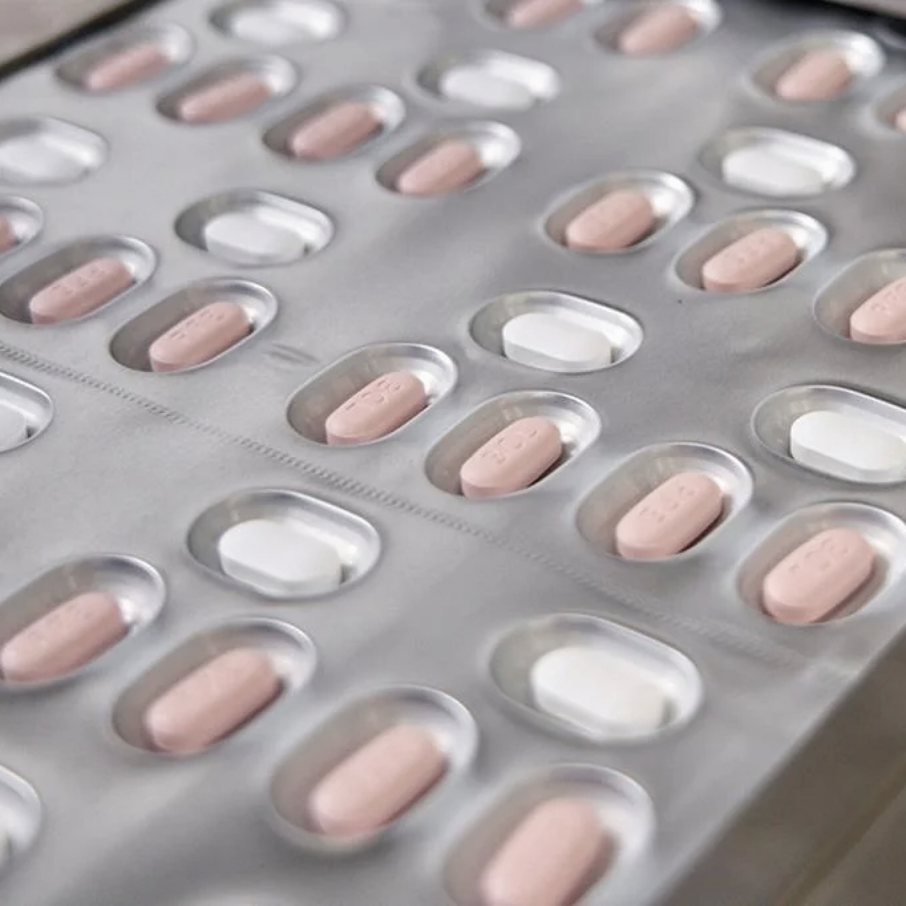 Paxlovid oral treatment fails to prevent COVID-19 in household members: Pfizer