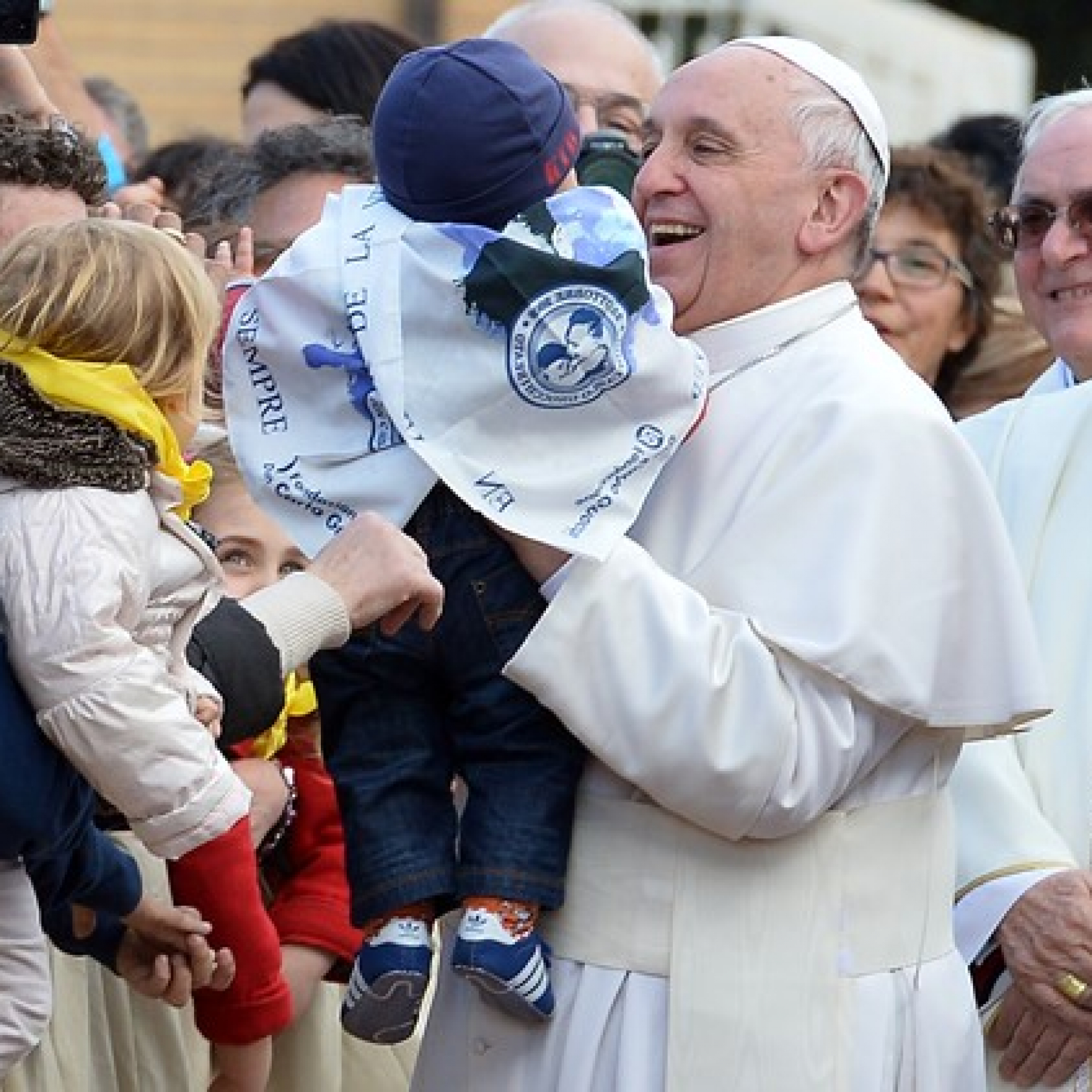 Pope chides Europe comforts migrants on return to Lesbos