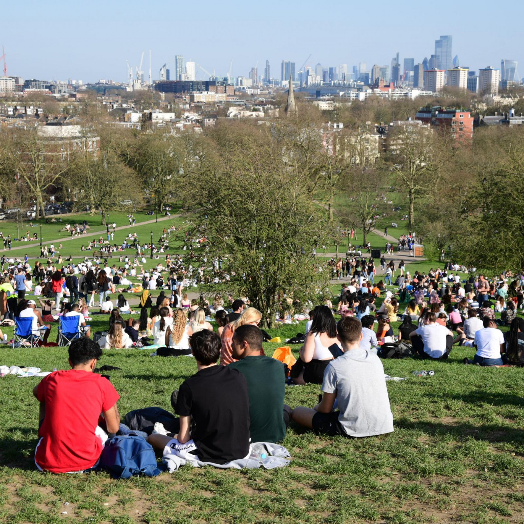 Croydon stabbing: Boy 15 killed in London park