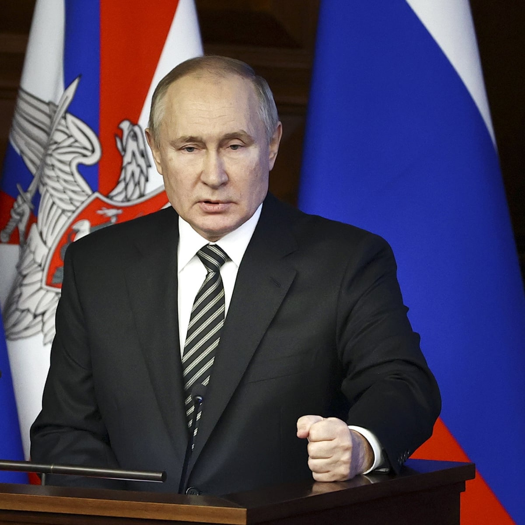 Kremlin expects US answer on security guarantees next month