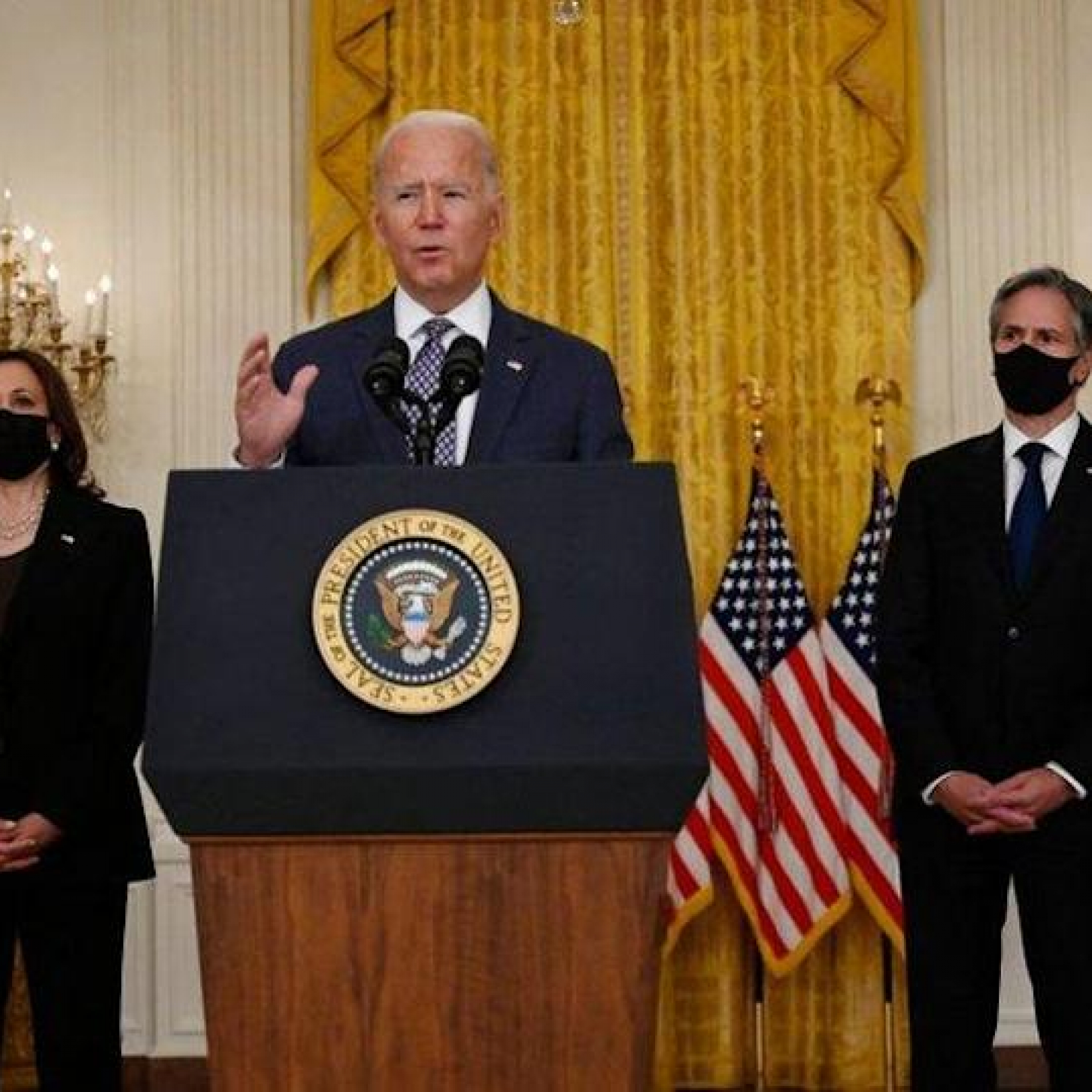 Biden warns lives could be lost in Kabul airlift