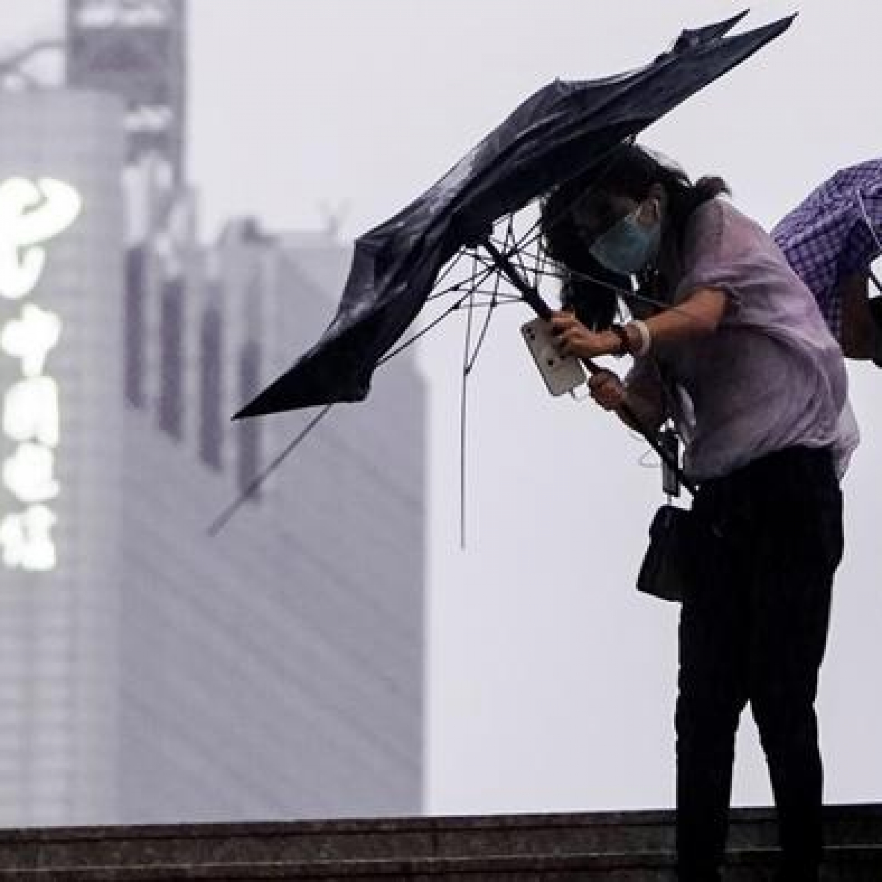 Flights restored as Typhoon Chanthu lingers off Shanghai