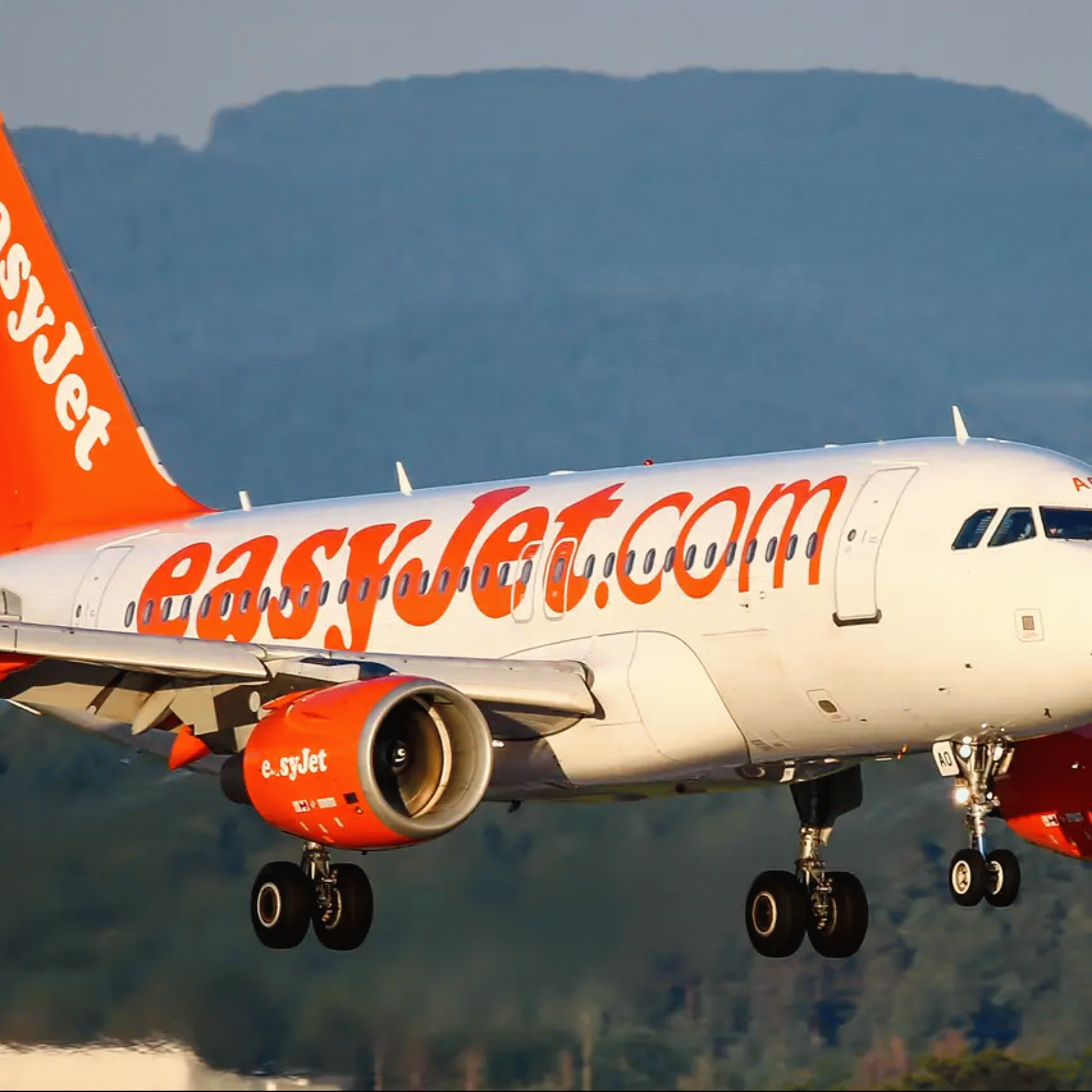 EasyJet to take out seats so it can fly with fewer crew