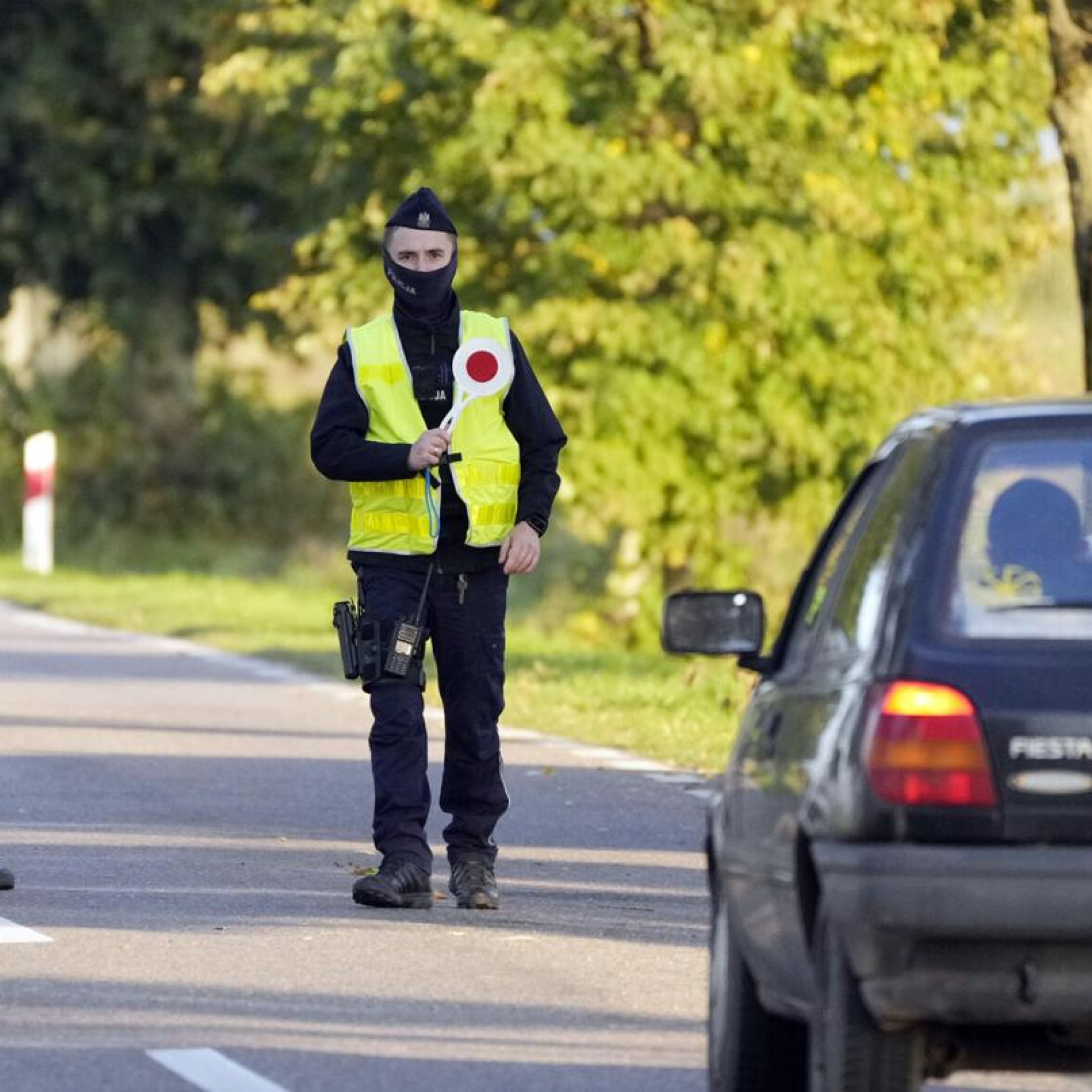 Migrants on new route to Europe get trapped between borders