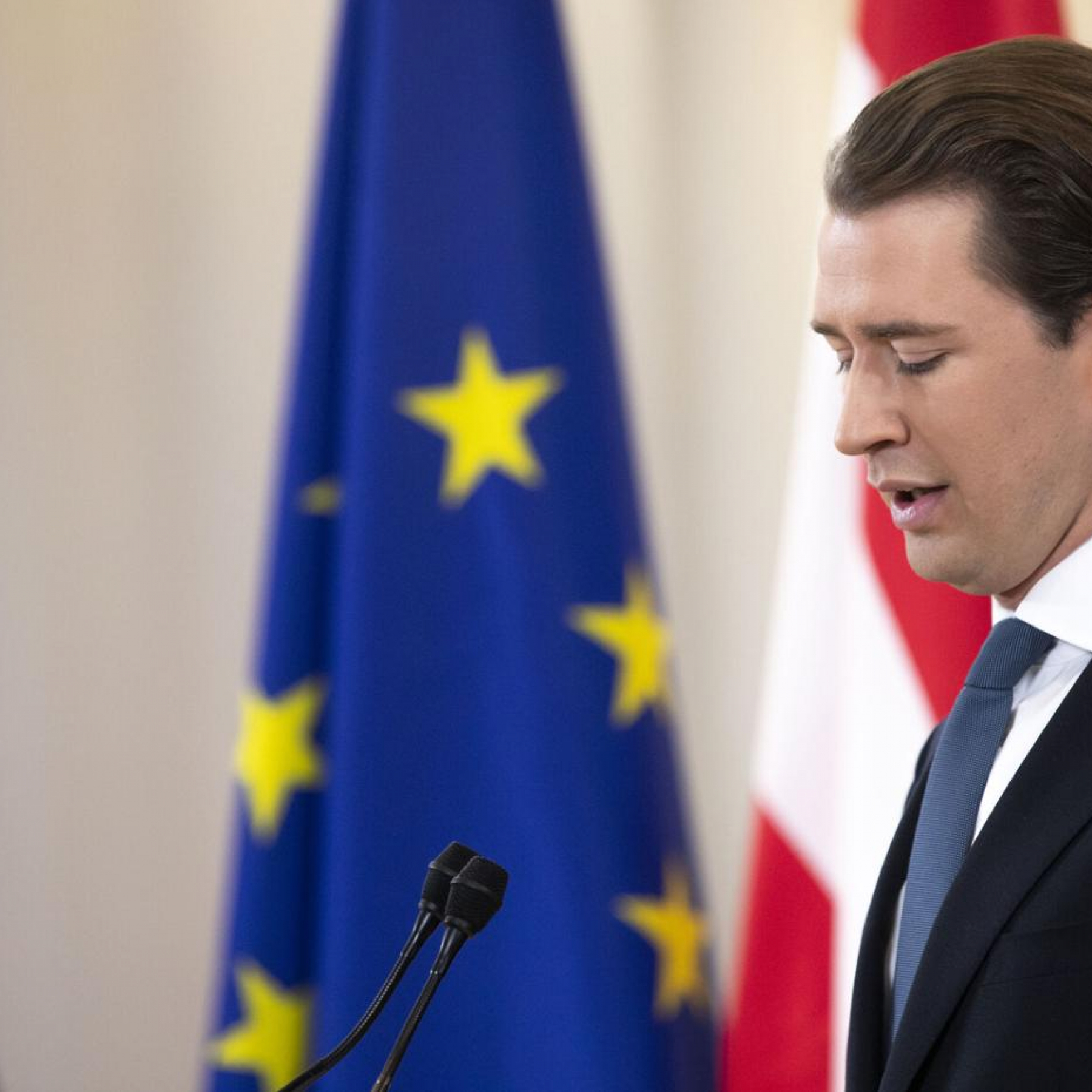 Austrias new chancellor resigns predecessor quits politics