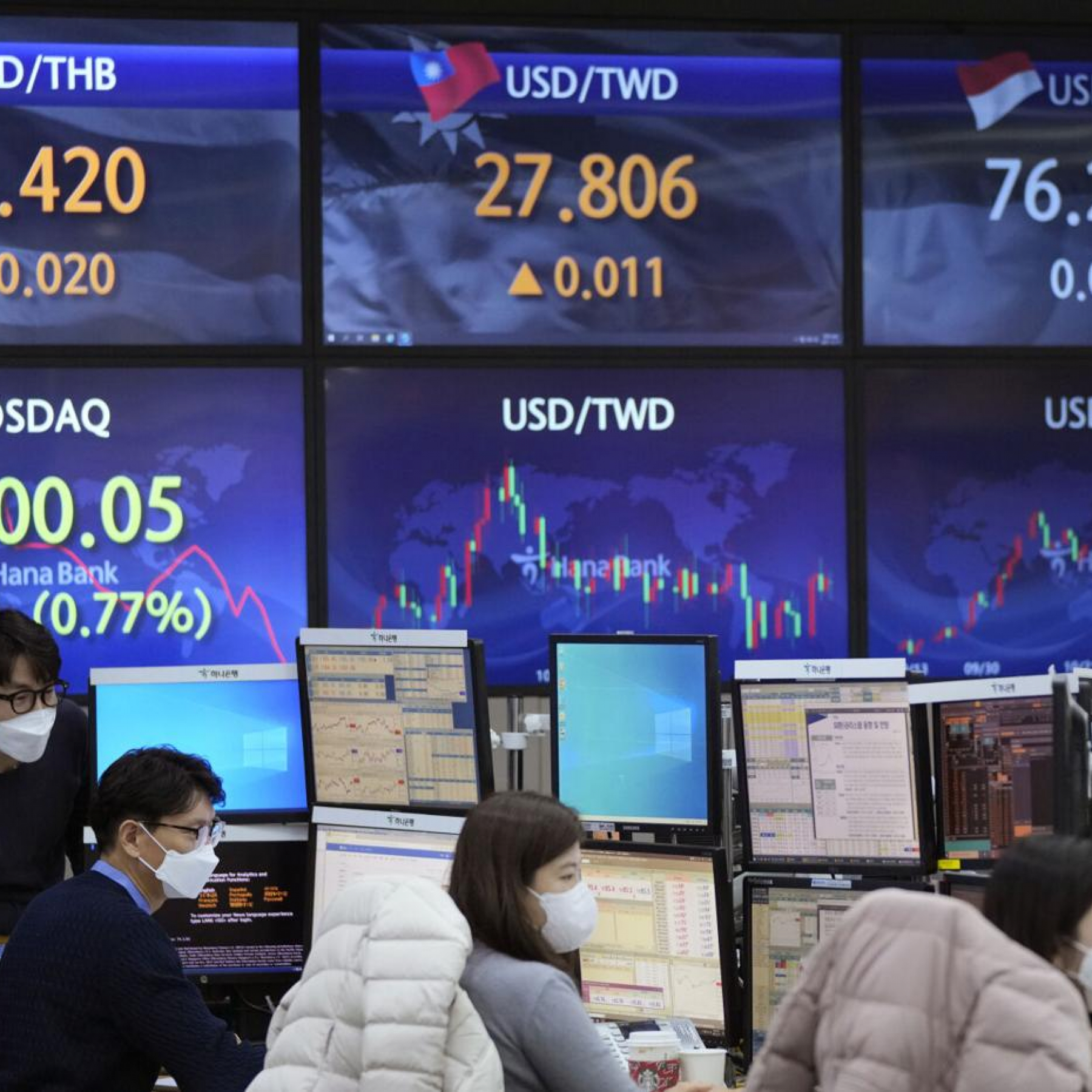 Banks technology stocks lead another decline on Wall Street