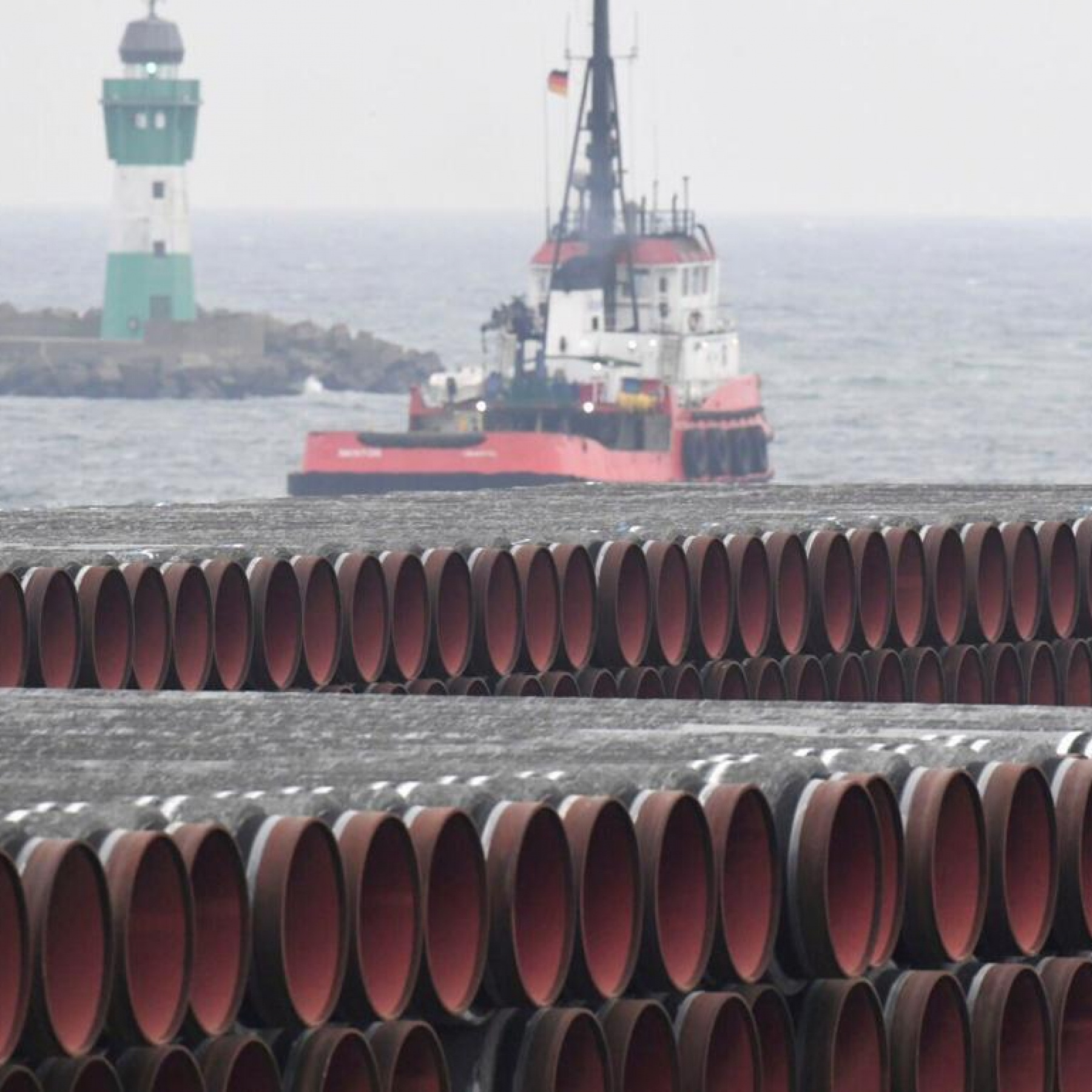 Russia pipeline fuels German coalition split as Ukraine tension rises
