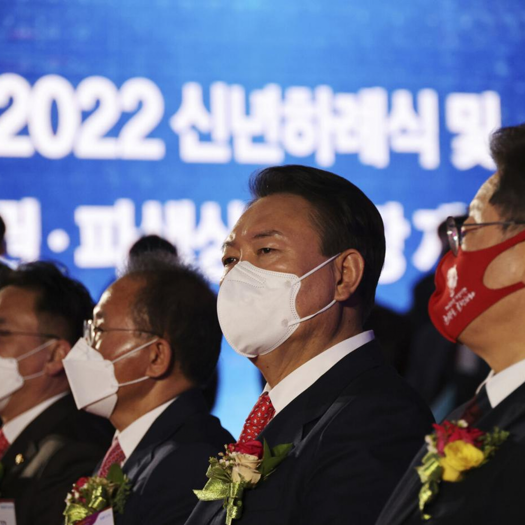 Asian stocks mixed after Wall St ends 2021 with big gain