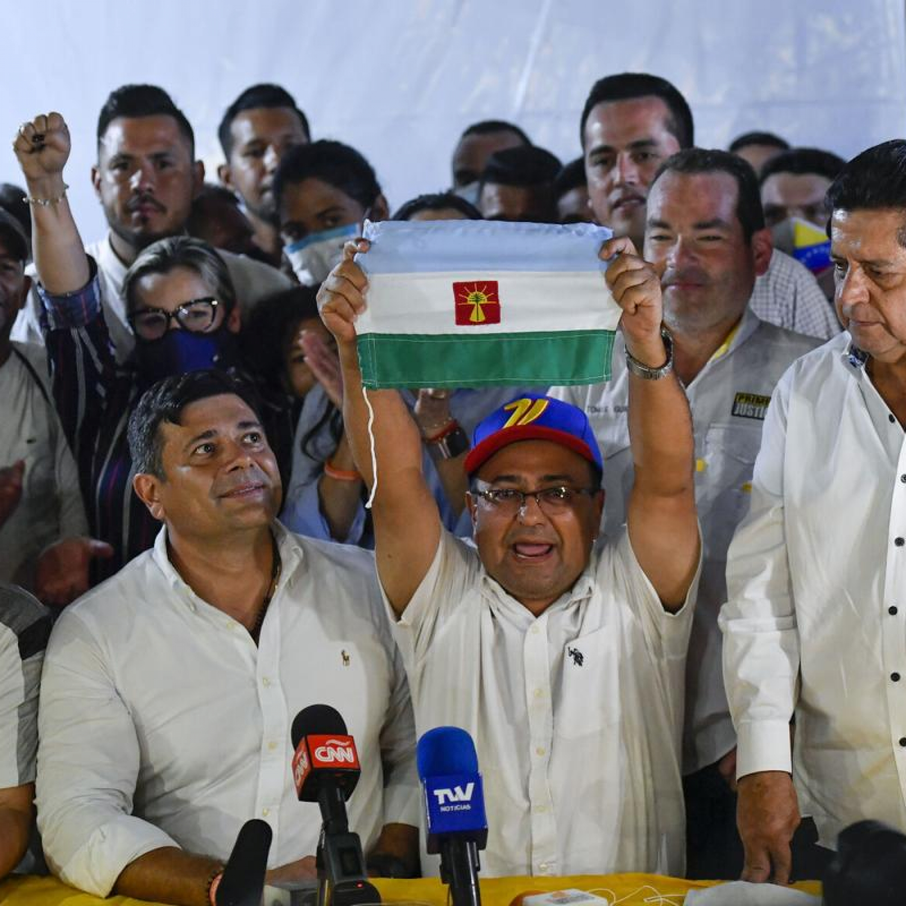 Opposition wins revote for governor in heartland of Chavismo