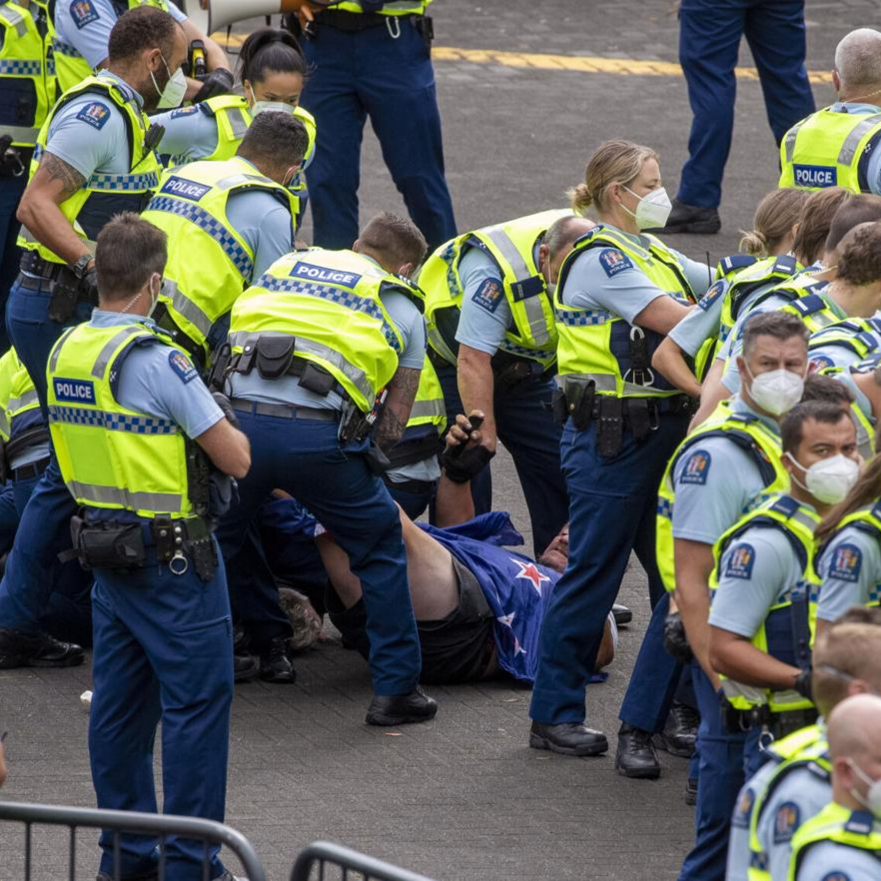 Police Arrest Convoy Protesters at New Zealands Parliament
