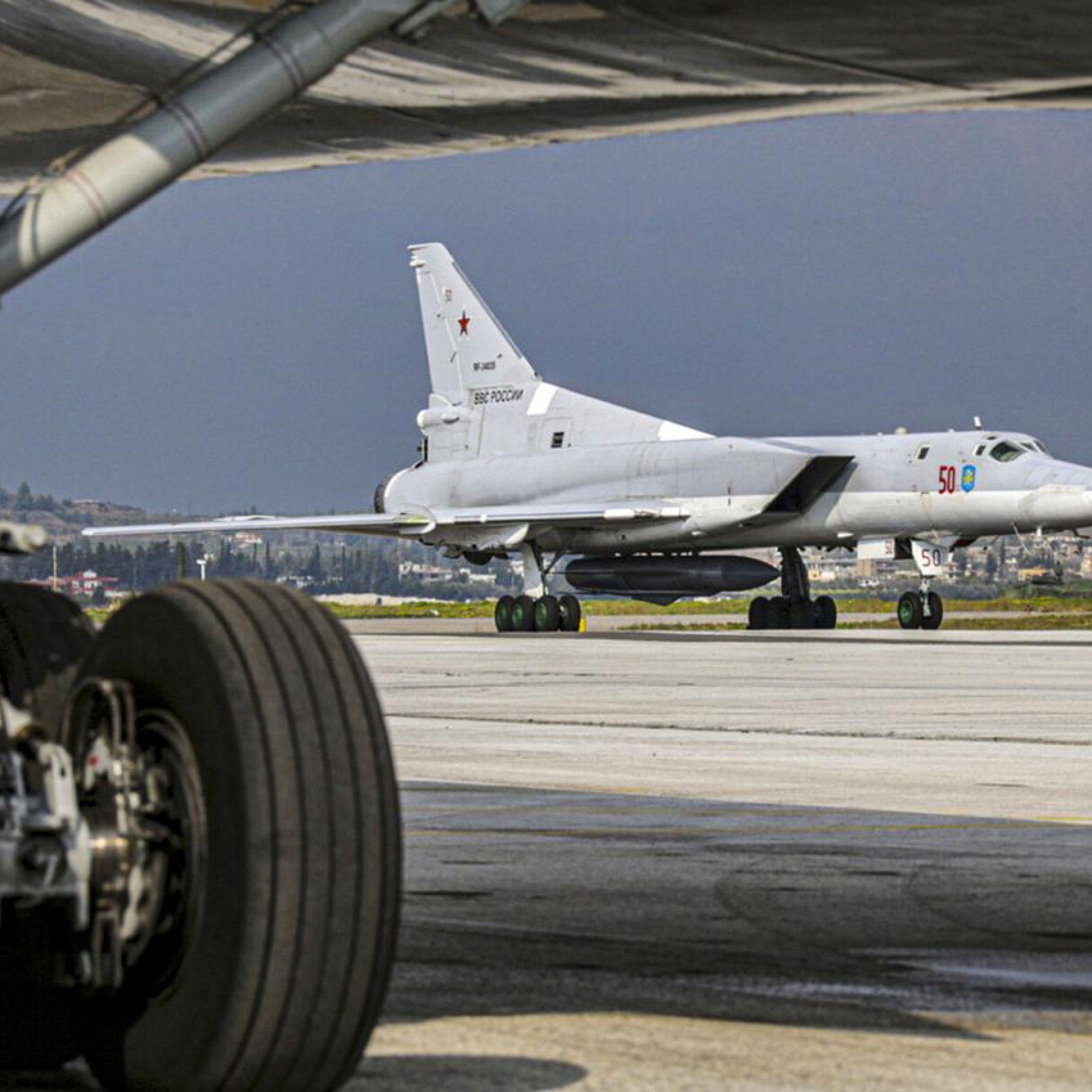 Russia sends warplanes to Syria for huge naval drills in Med