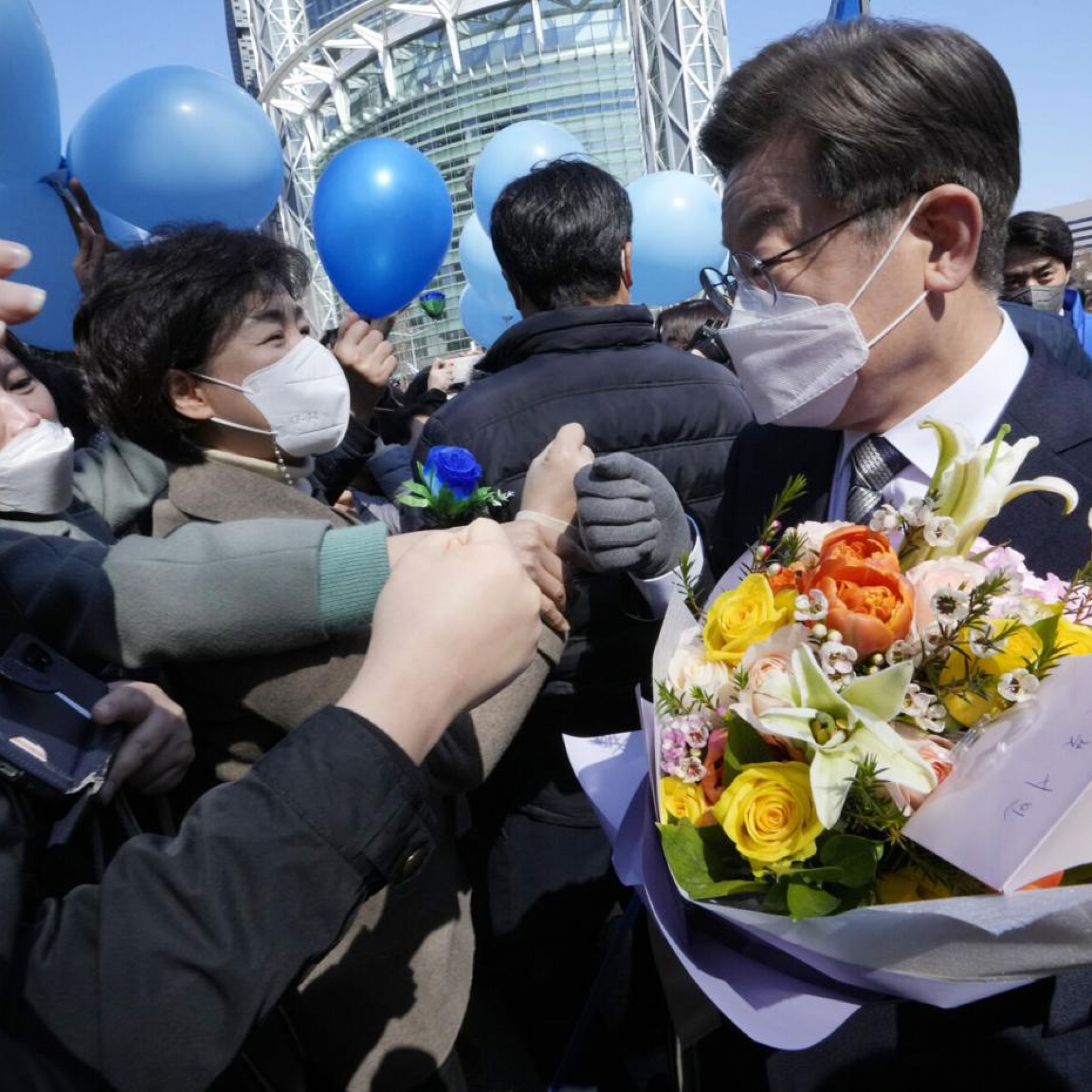 Dogfight in the mire: South Koreas election gets ugly