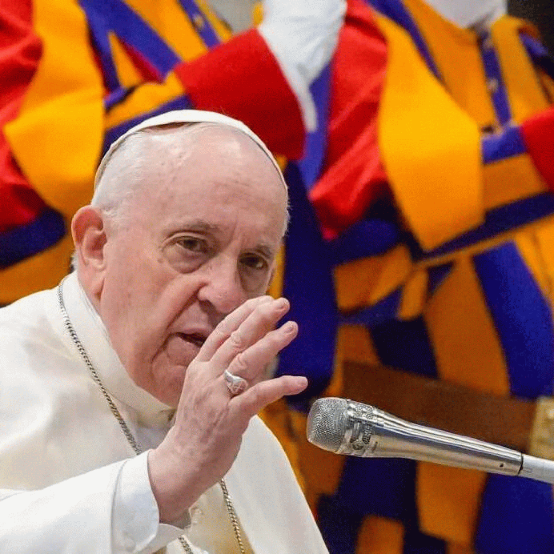 Pope urges peace not politics in call to Russian patriarch