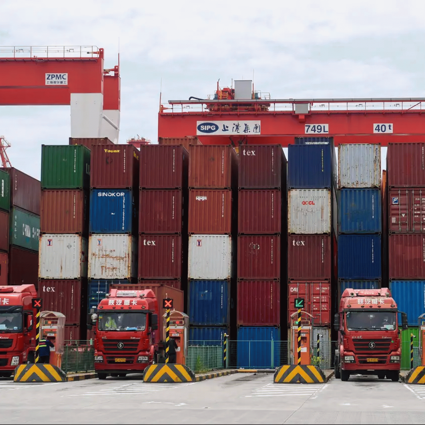 Theft of the century: 20 shipping containers loaded with gold and silver stolen