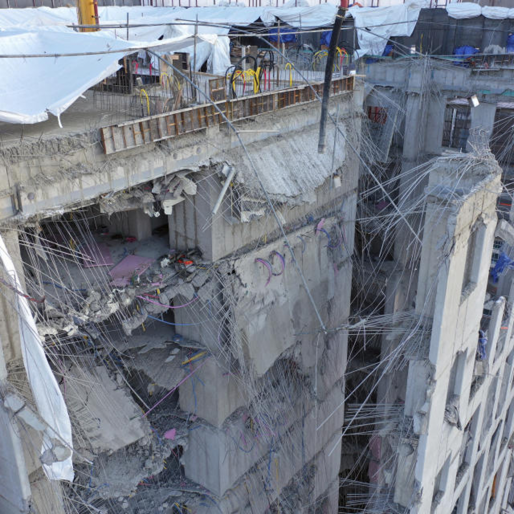 SKorean rescuers locate man at collapsed construction site