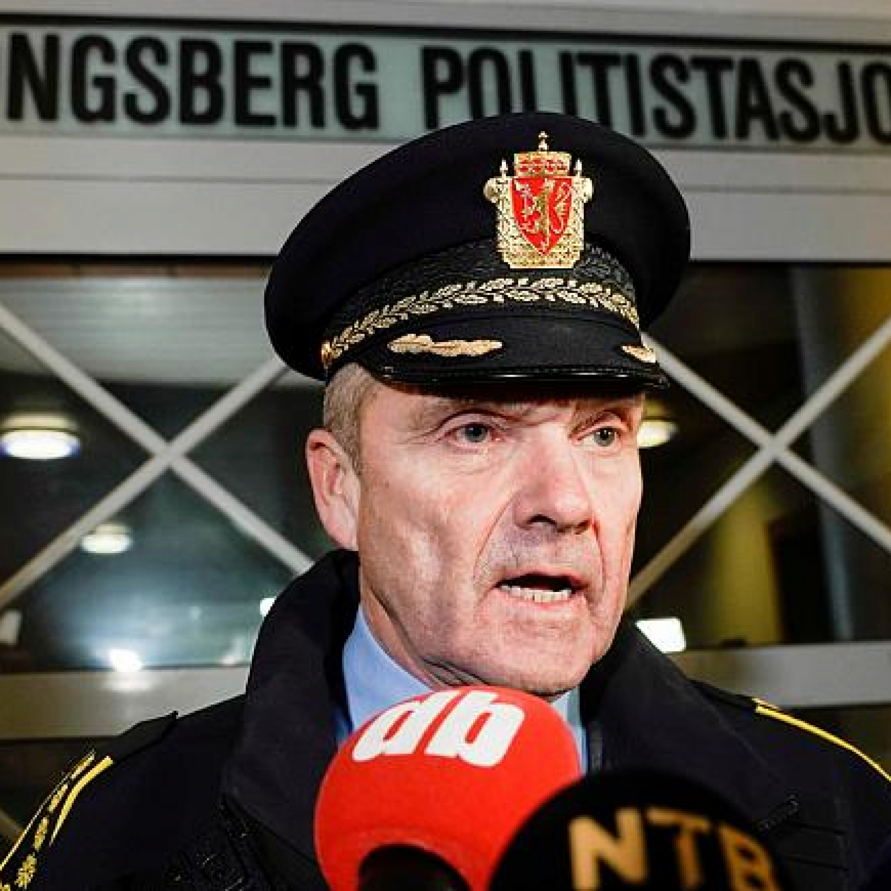 Kongsberg: Norway bow and arrow attack leaves five dead and two injured