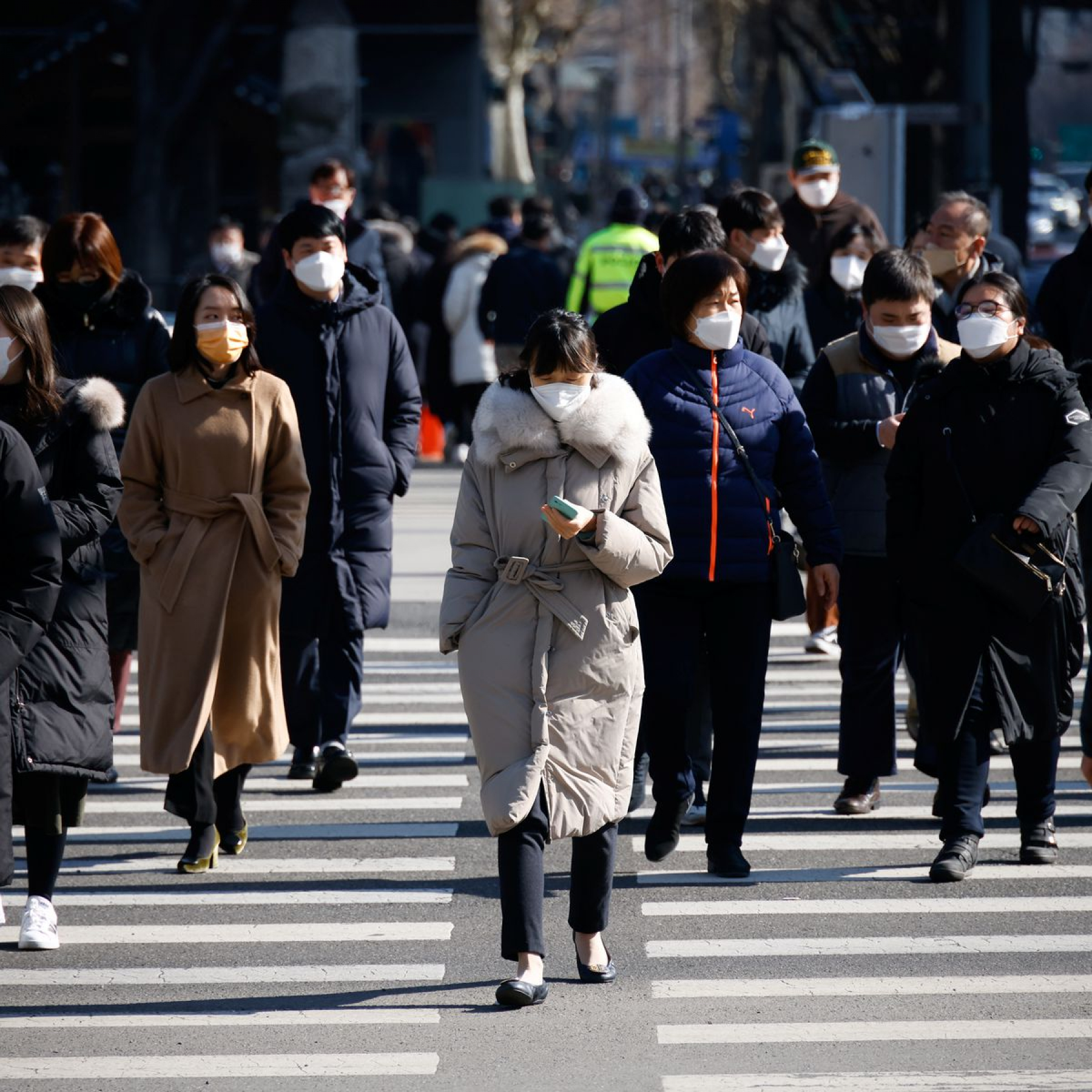 S. Korea to give out rapid tests as omicron shatters record