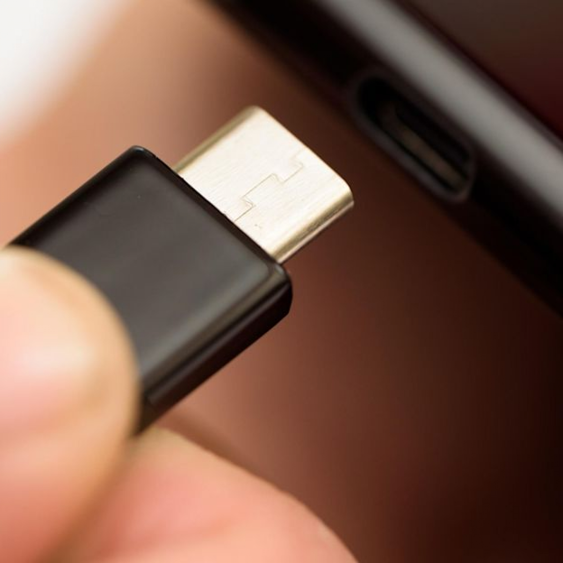UK will not copy EU demand for common charging cable