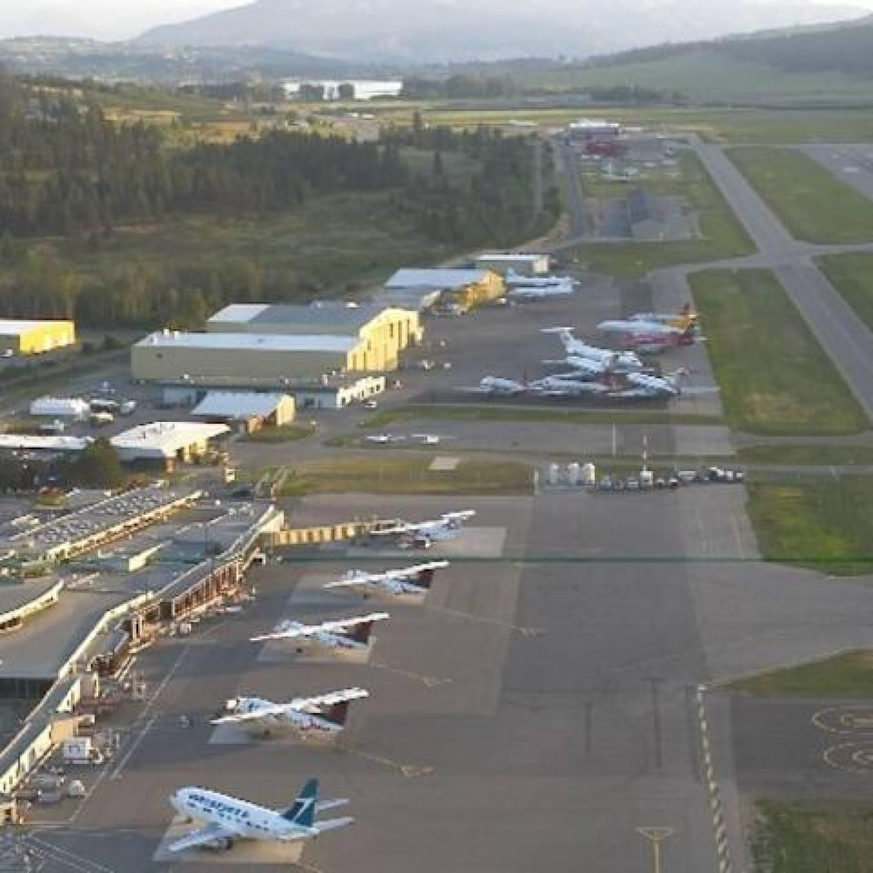 Pressure grows to reopen Kelowna Airport to international flights