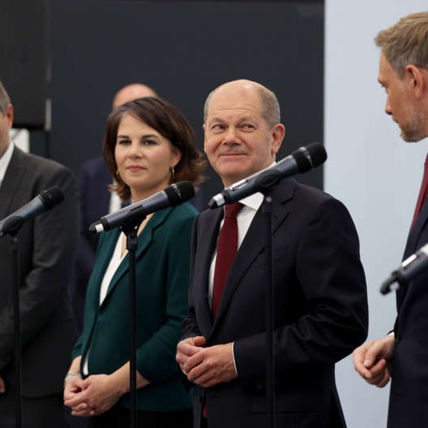 Scholz Takes Key Step in Bid to Become Germanys Next Chancellor