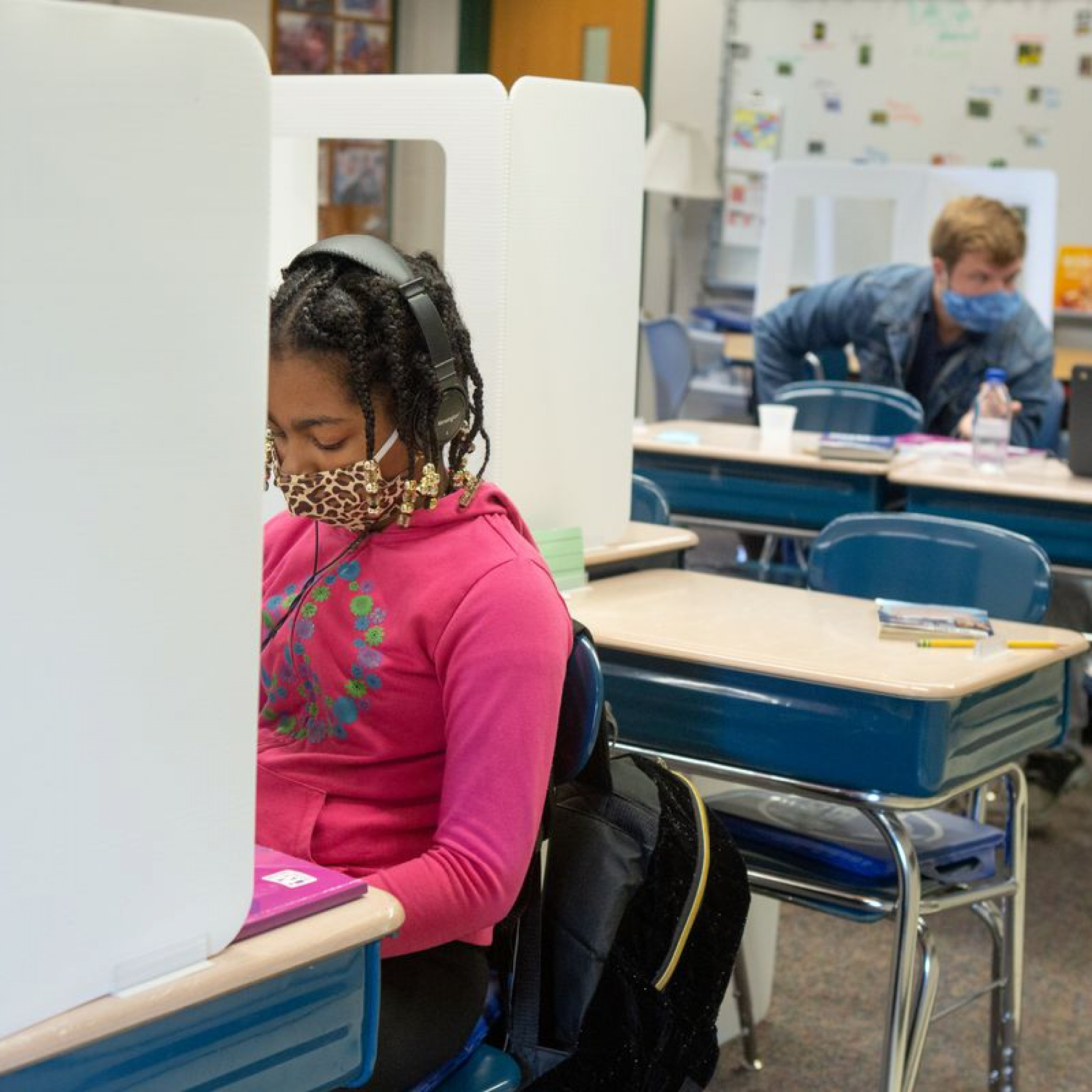 Covid: CO2 monitors pledged to aid school ventilation