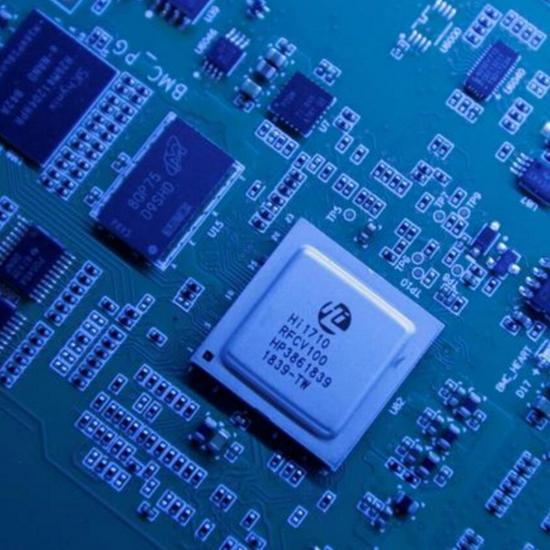 Amazon Apple weighed down by supply and chip troubles