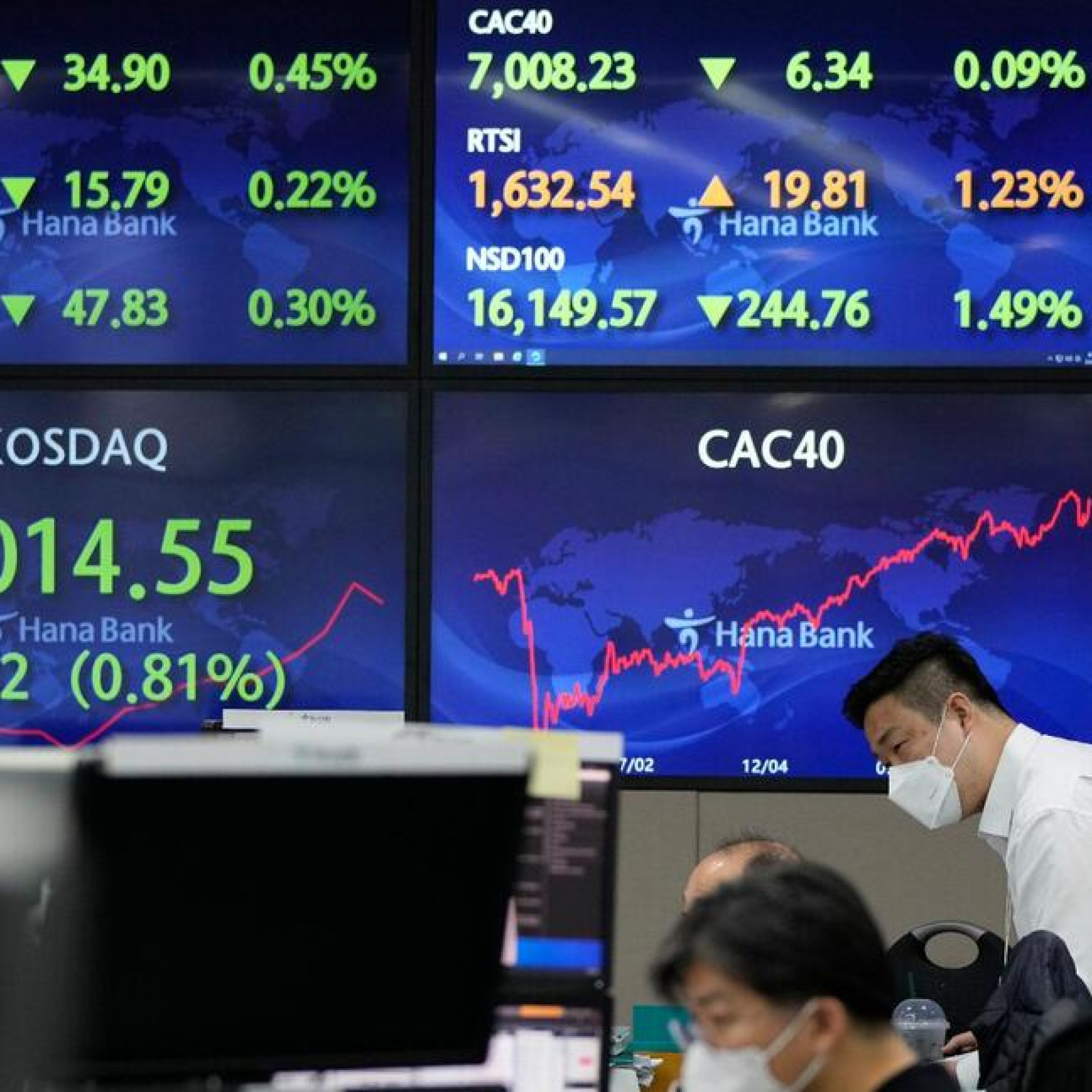 Asian stocks mixed in quiet end of year trading