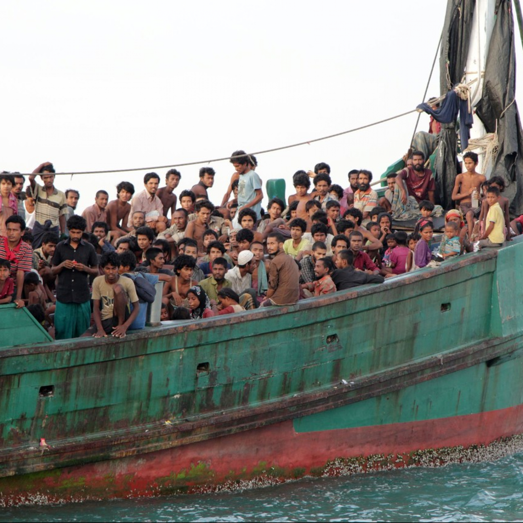 Indonesian migrants brave treacherous seas for Malaysian dream