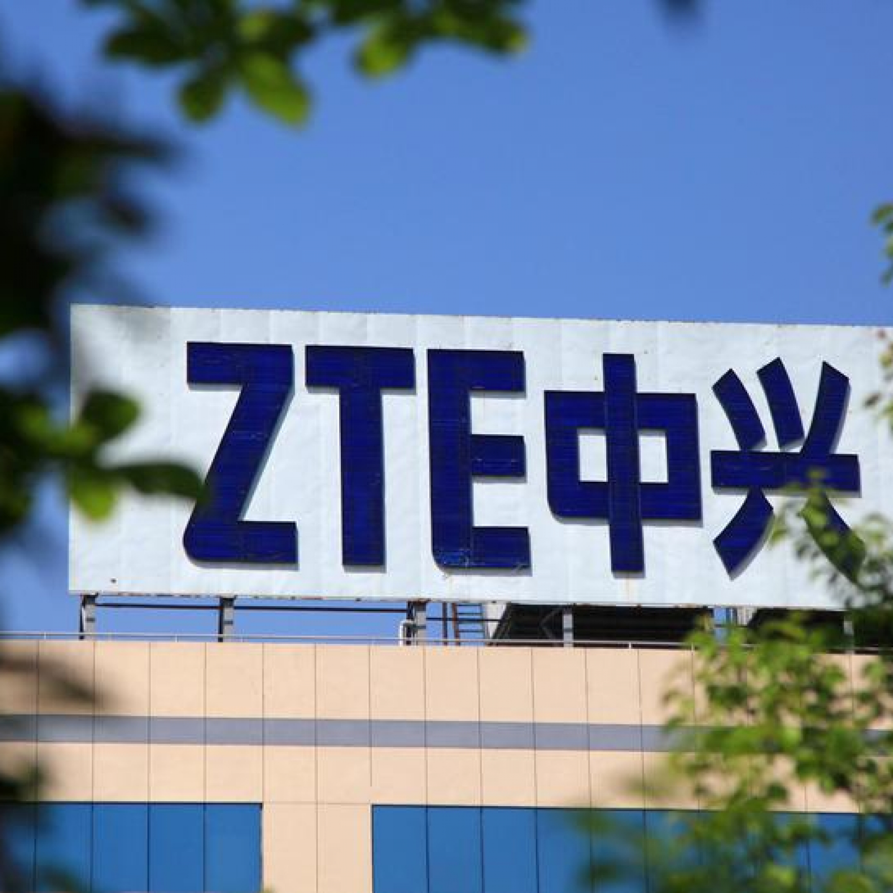 Chinas ZTE says probation ends after clash with Washington