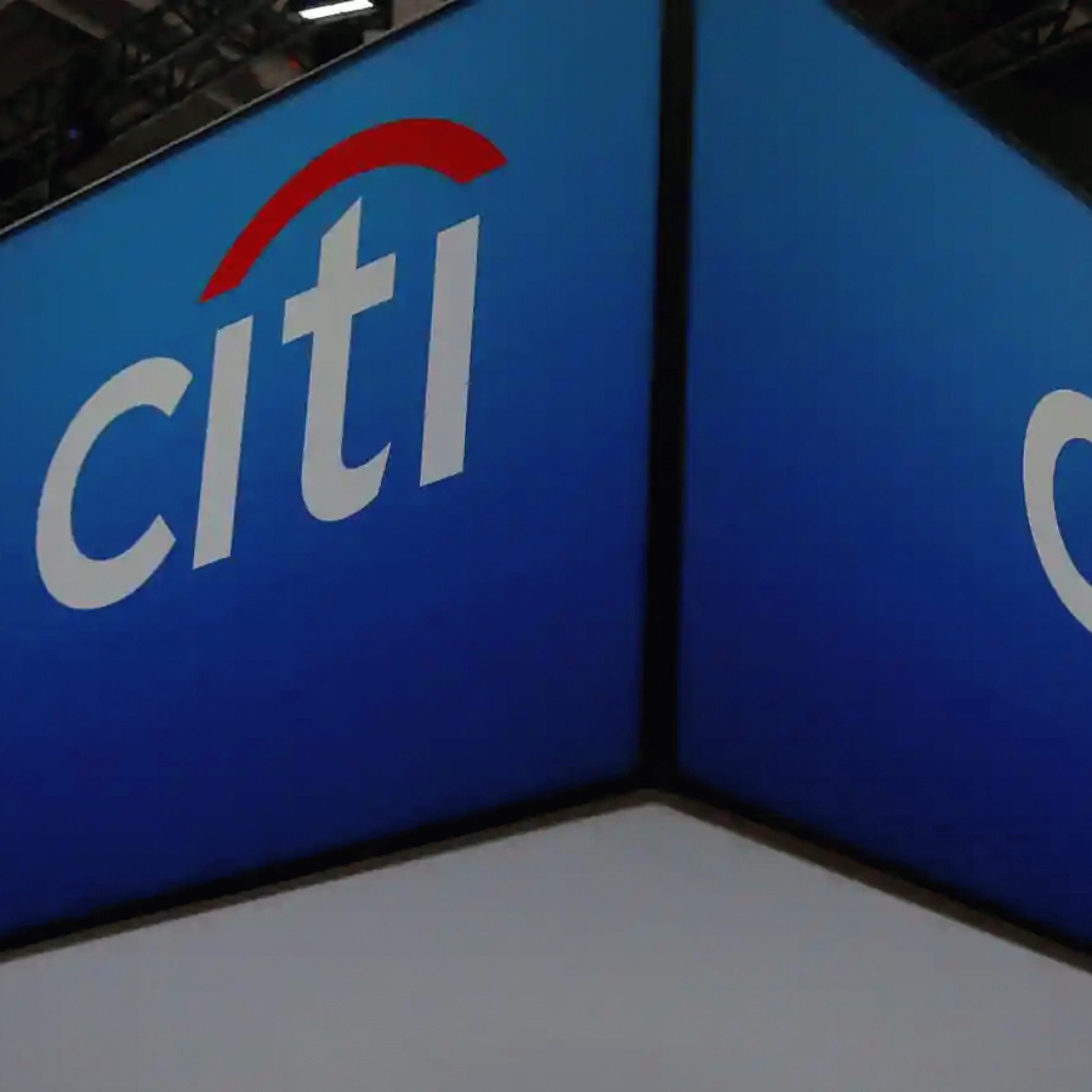 Global bank to terminate unvaccinated employees as of 14 January