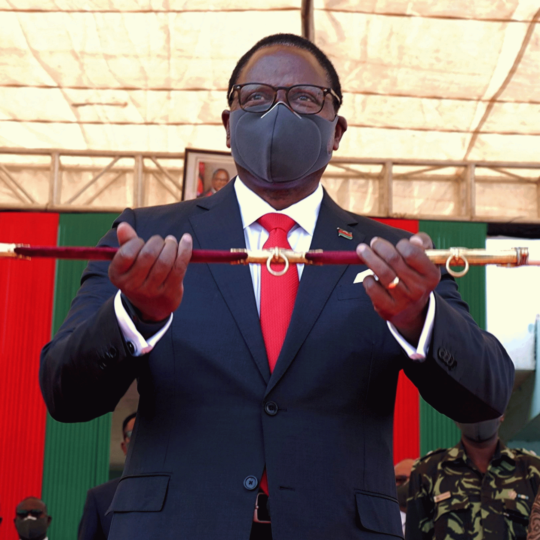 Malawis president dissolves cabinet over corruption allegations